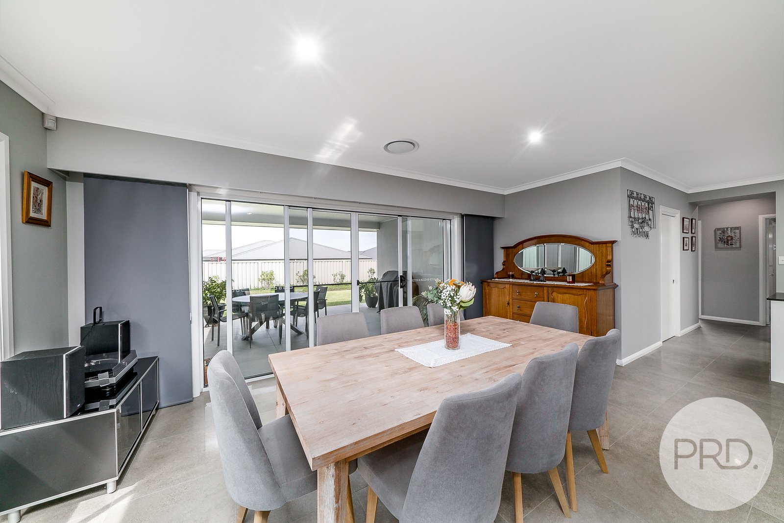 17 Turramia Crescent GOBBAGOMBALIN 7