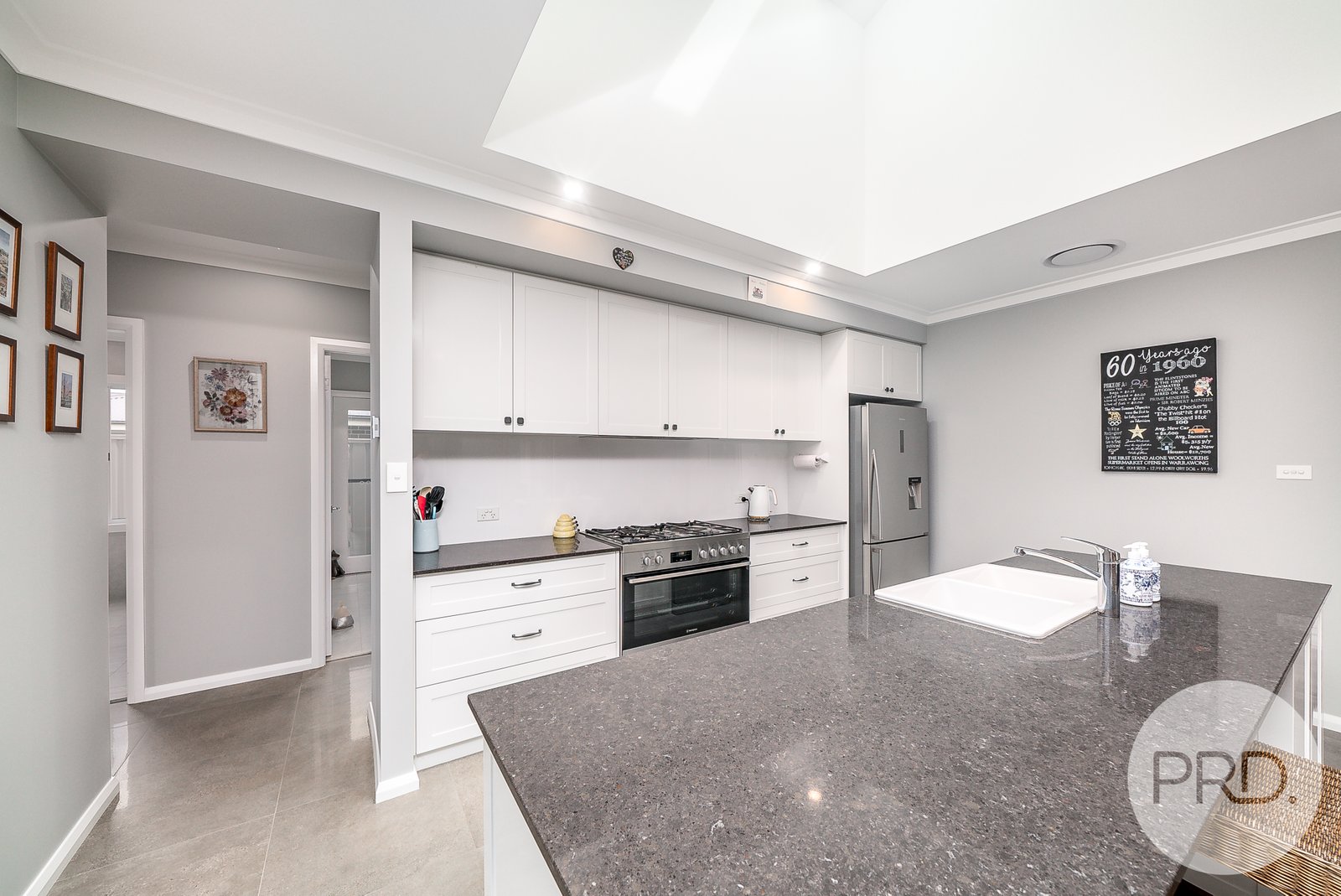 17 Turramia Crescent GOBBAGOMBALIN 8