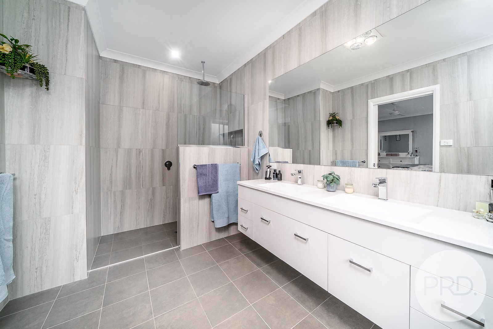 17 Turramia Crescent GOBBAGOMBALIN 11