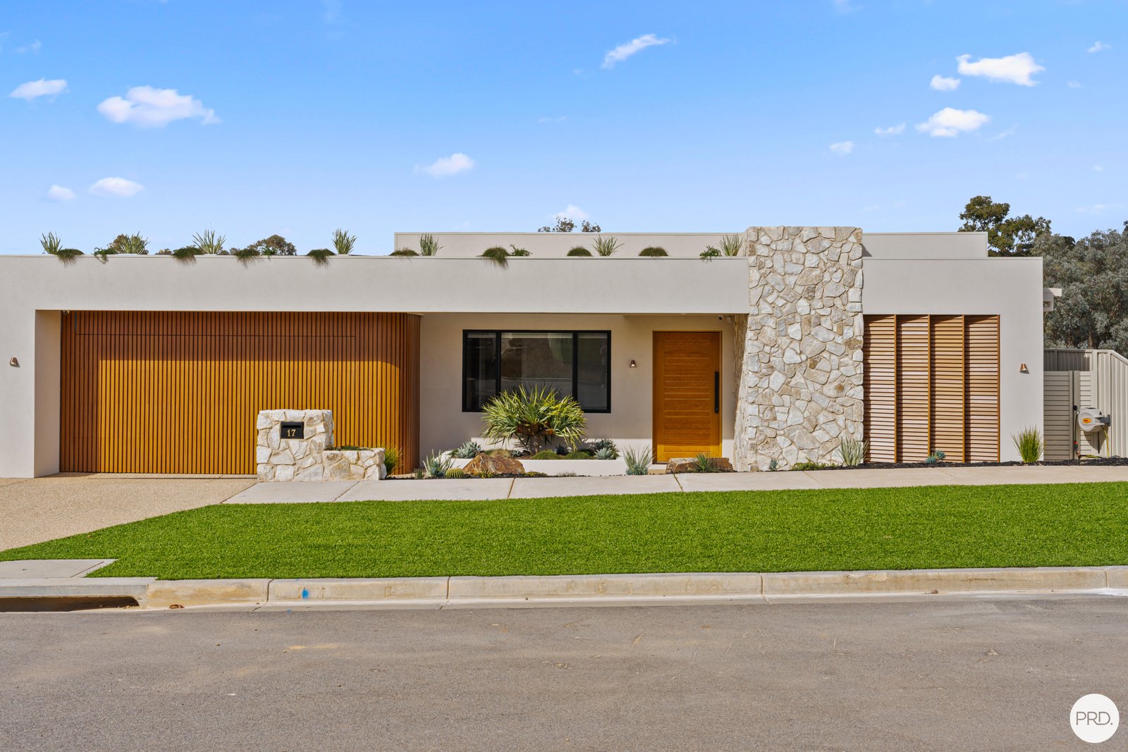 17 Unaipon Street LLOYD 1