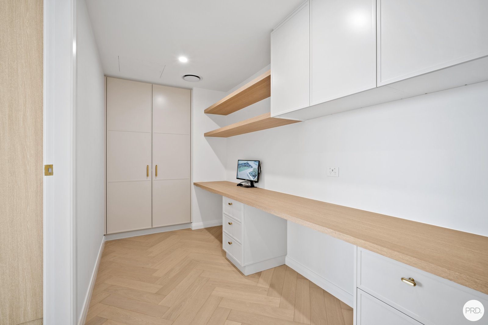 17 Unaipon Street LLOYD 33