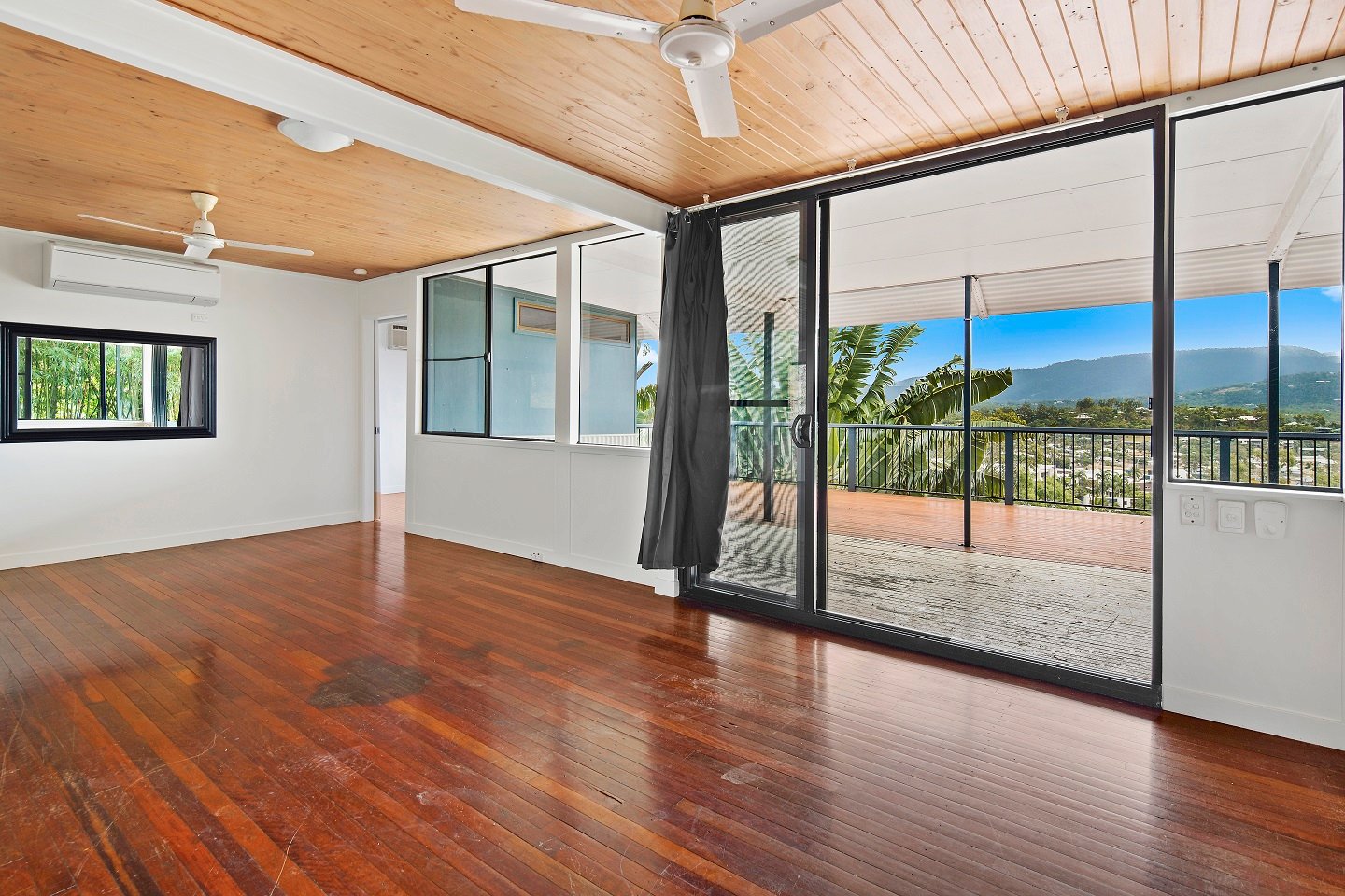 17 Warruga Street CANNONVALE 4