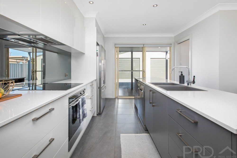 17 Weingartner Avenue TARRO 16