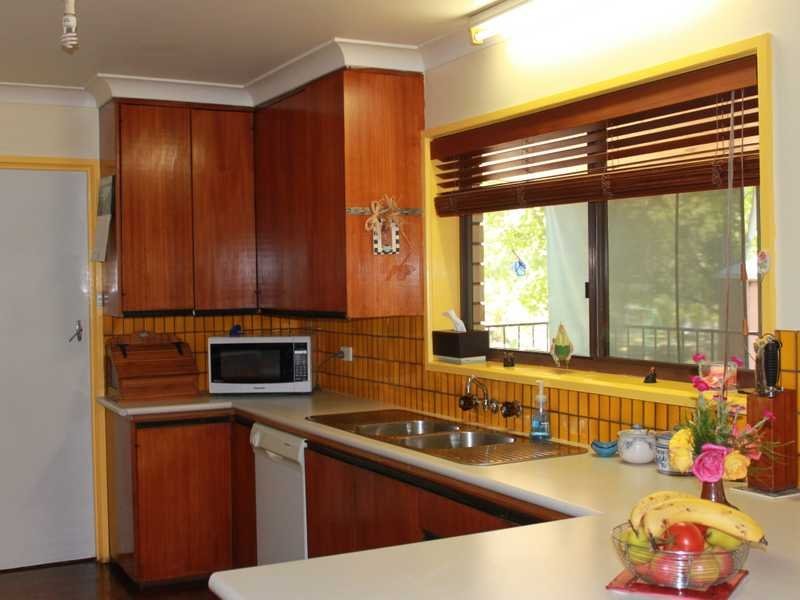 17 William Street TUMBARUMBA 6