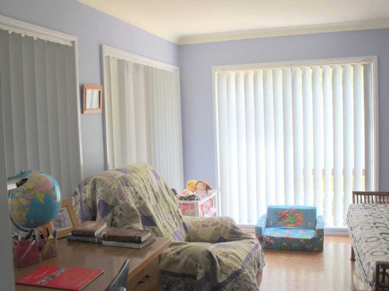 17 William Street TUMBARUMBA 9