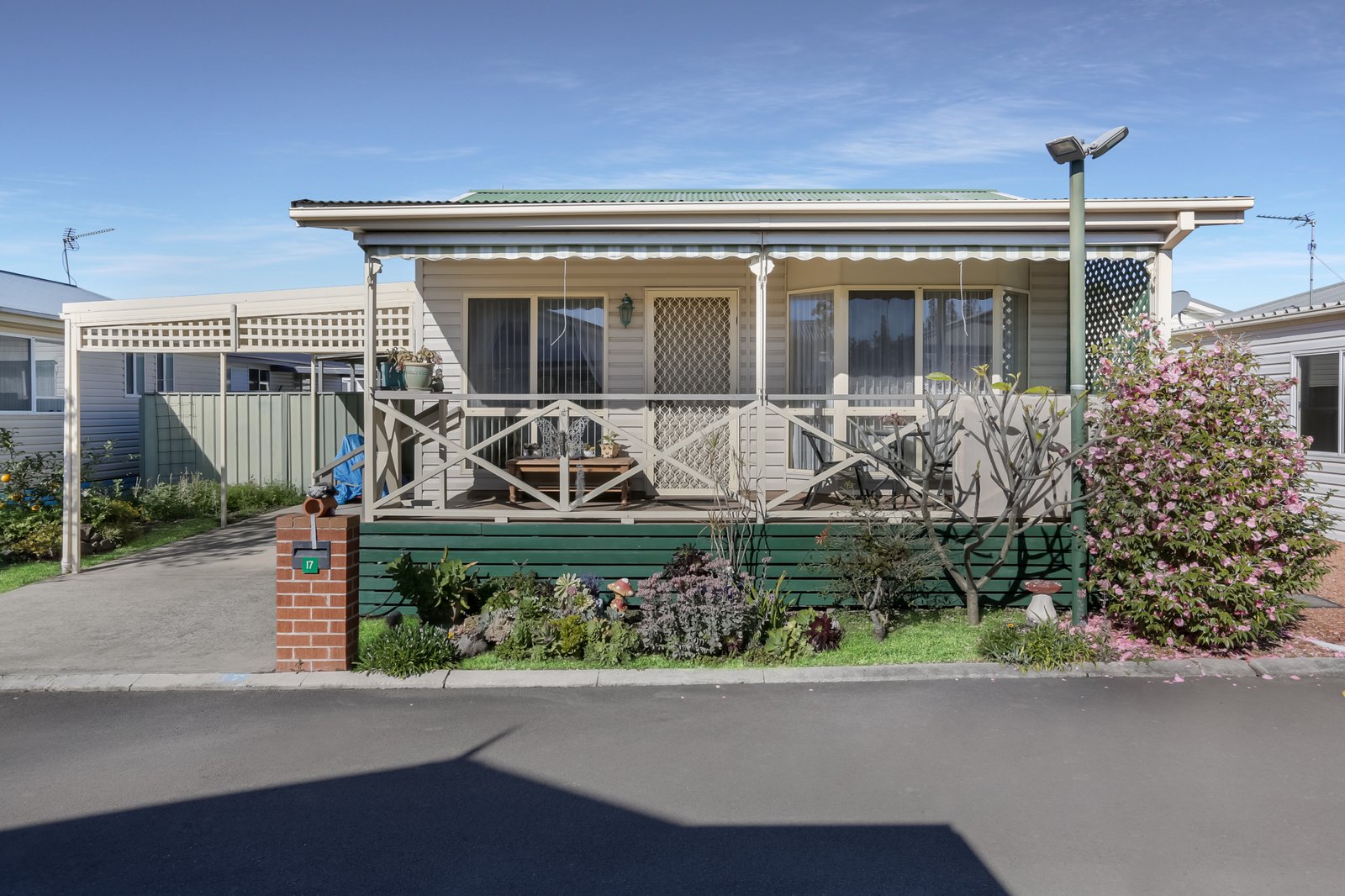 17 Willow Crescent KANAHOOKA 1