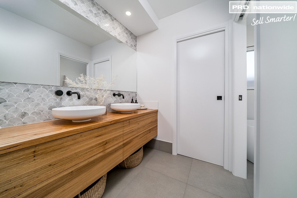 17 Wiveon Street GOBBAGOMBALIN 14