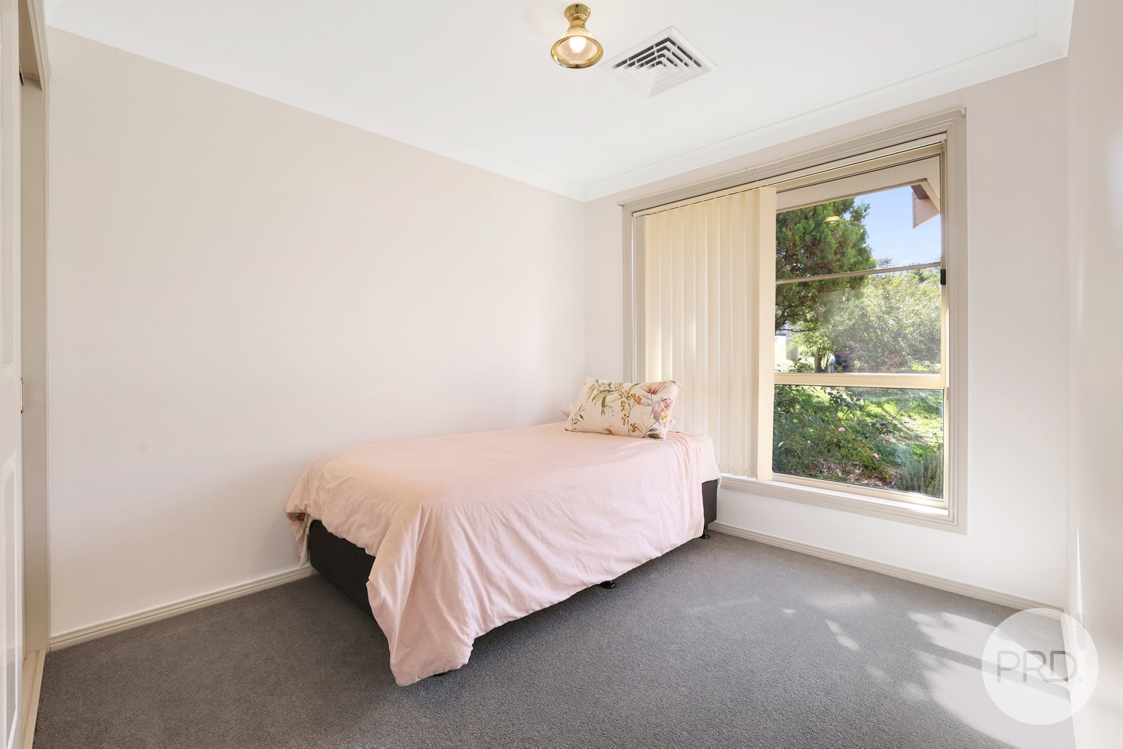 17 Woodbry Crescent TAMWORTH 18