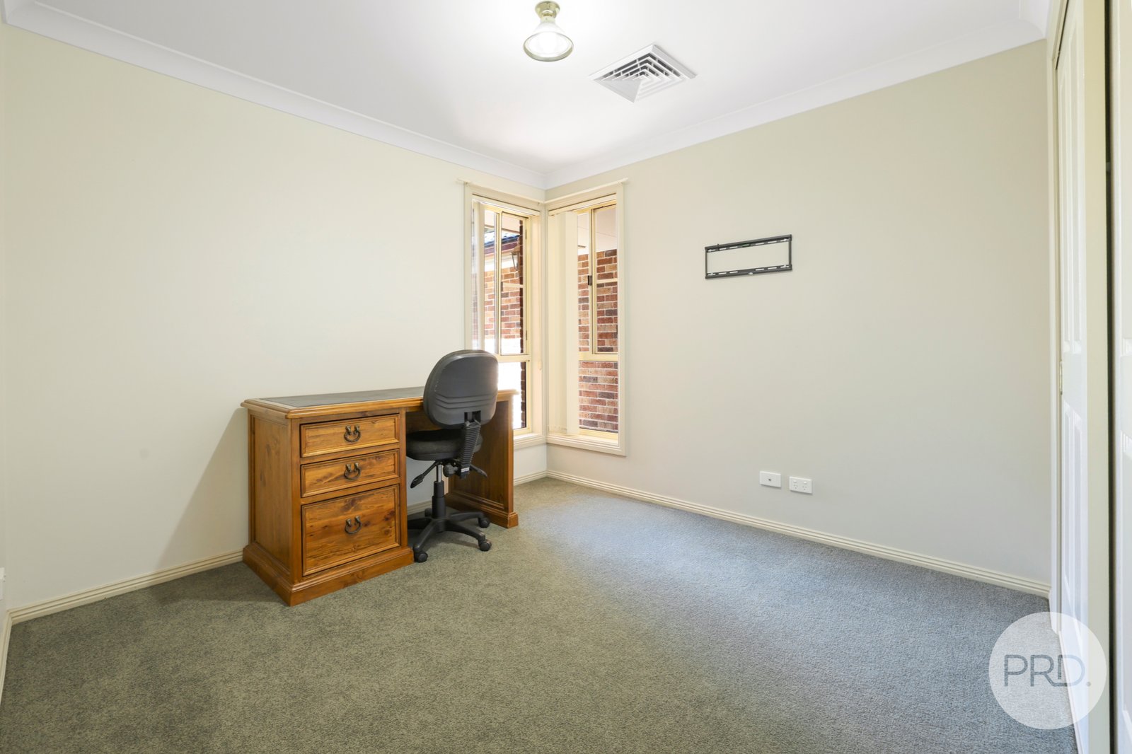 17 Woodbry Crescent TAMWORTH 19