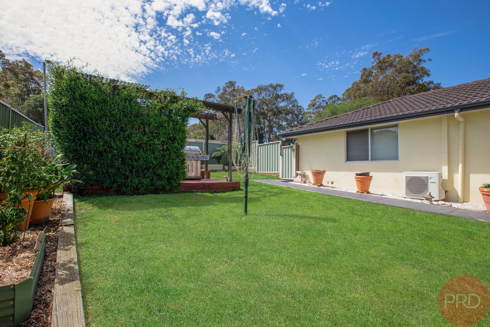 17 Woolley Close THORNTON 14
