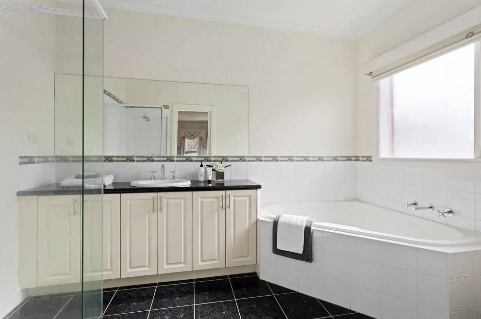 Real Estate and Property in 17 Yarralea Street , Alphington, VIC