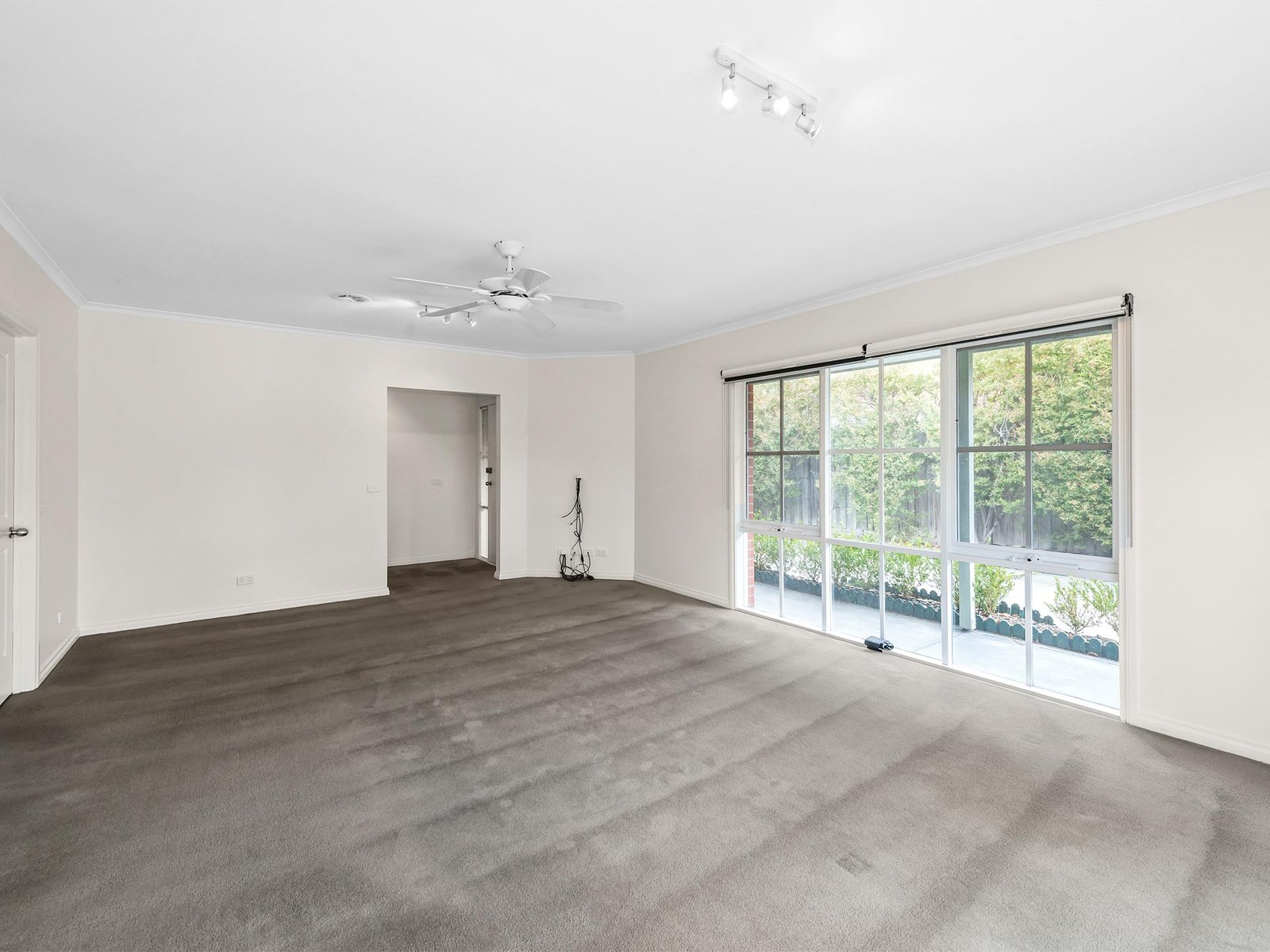Gallery: 1/70 Raynes Park Road