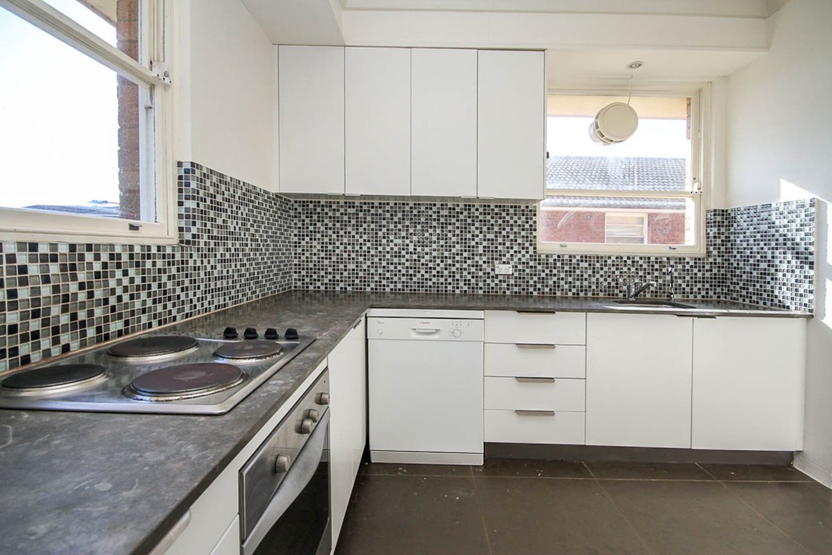 170 Russell Avenue DOLLS POINT 3