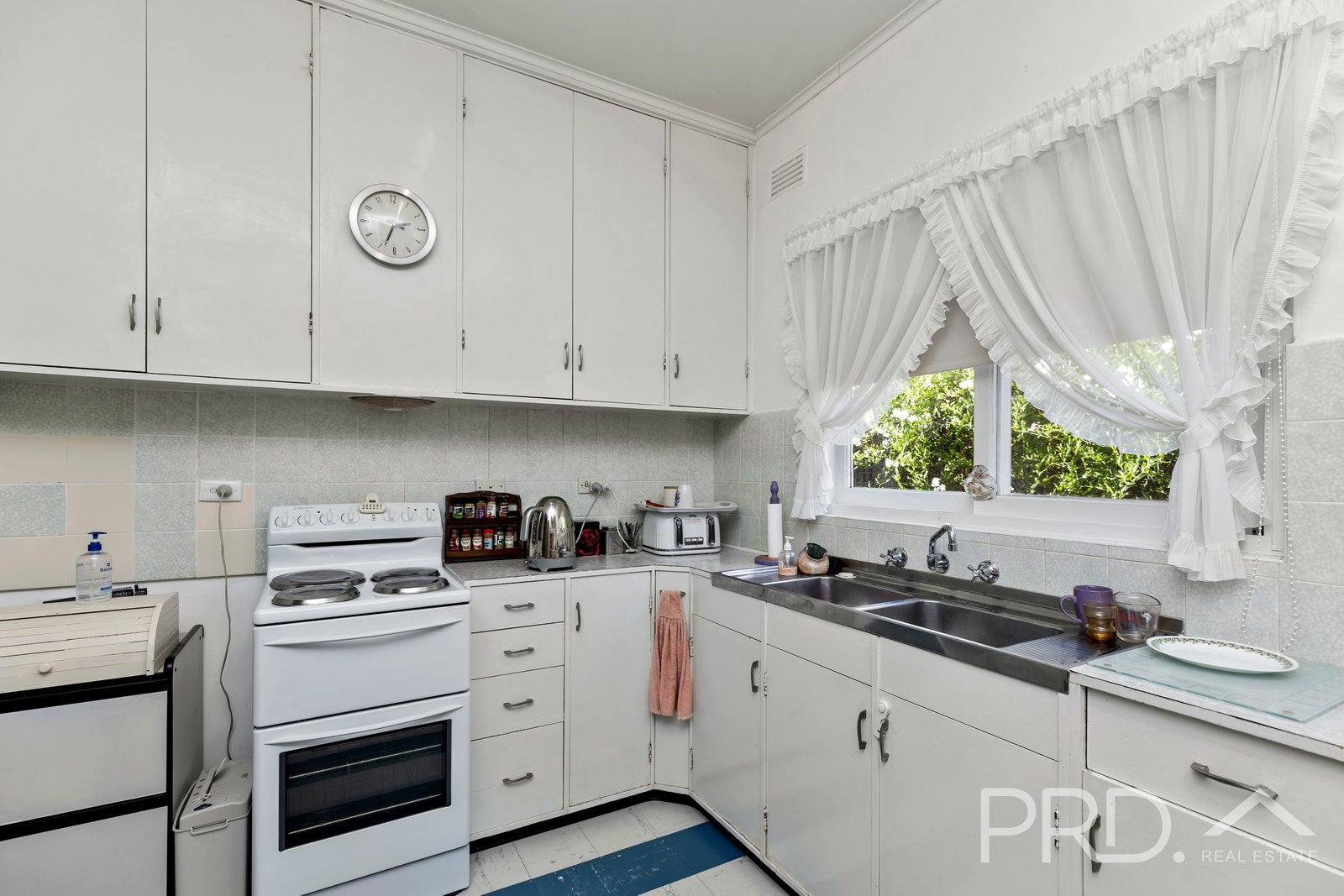 170 Wynyard Street TUMUT 8