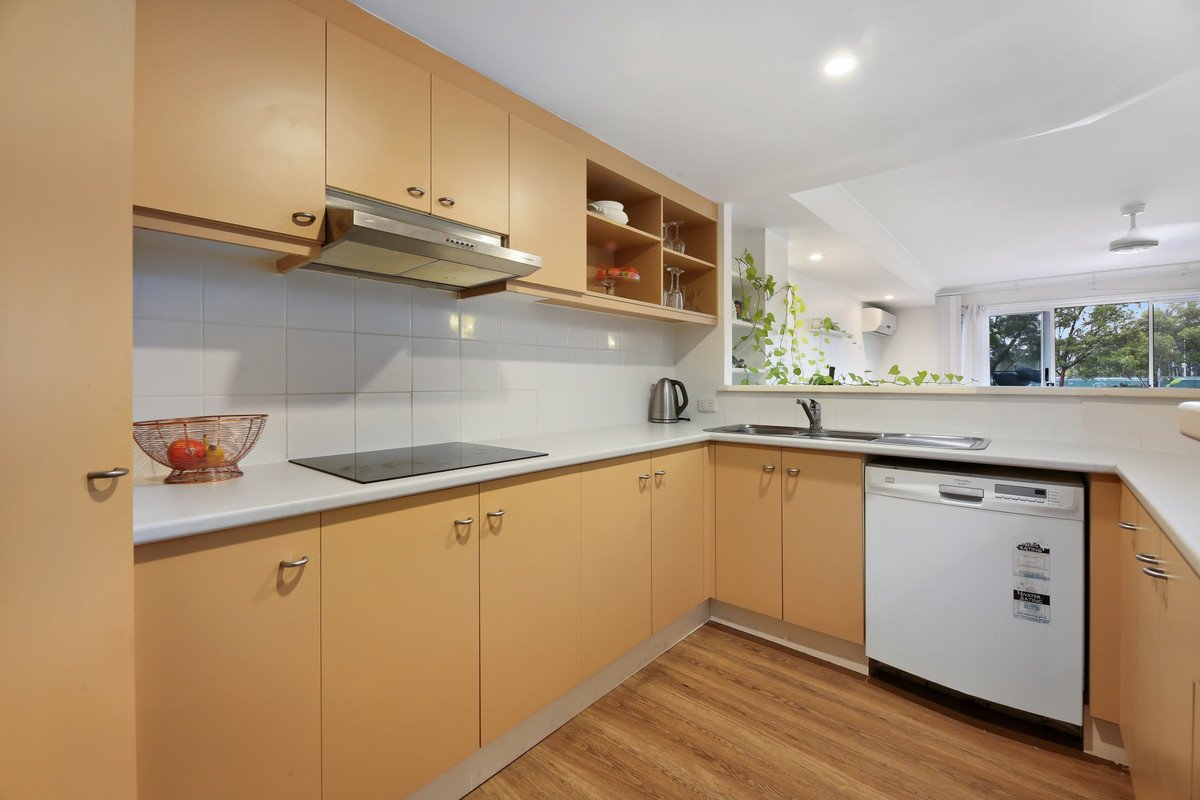 170/215 Cottesloe Drive Mermaid Waters 9