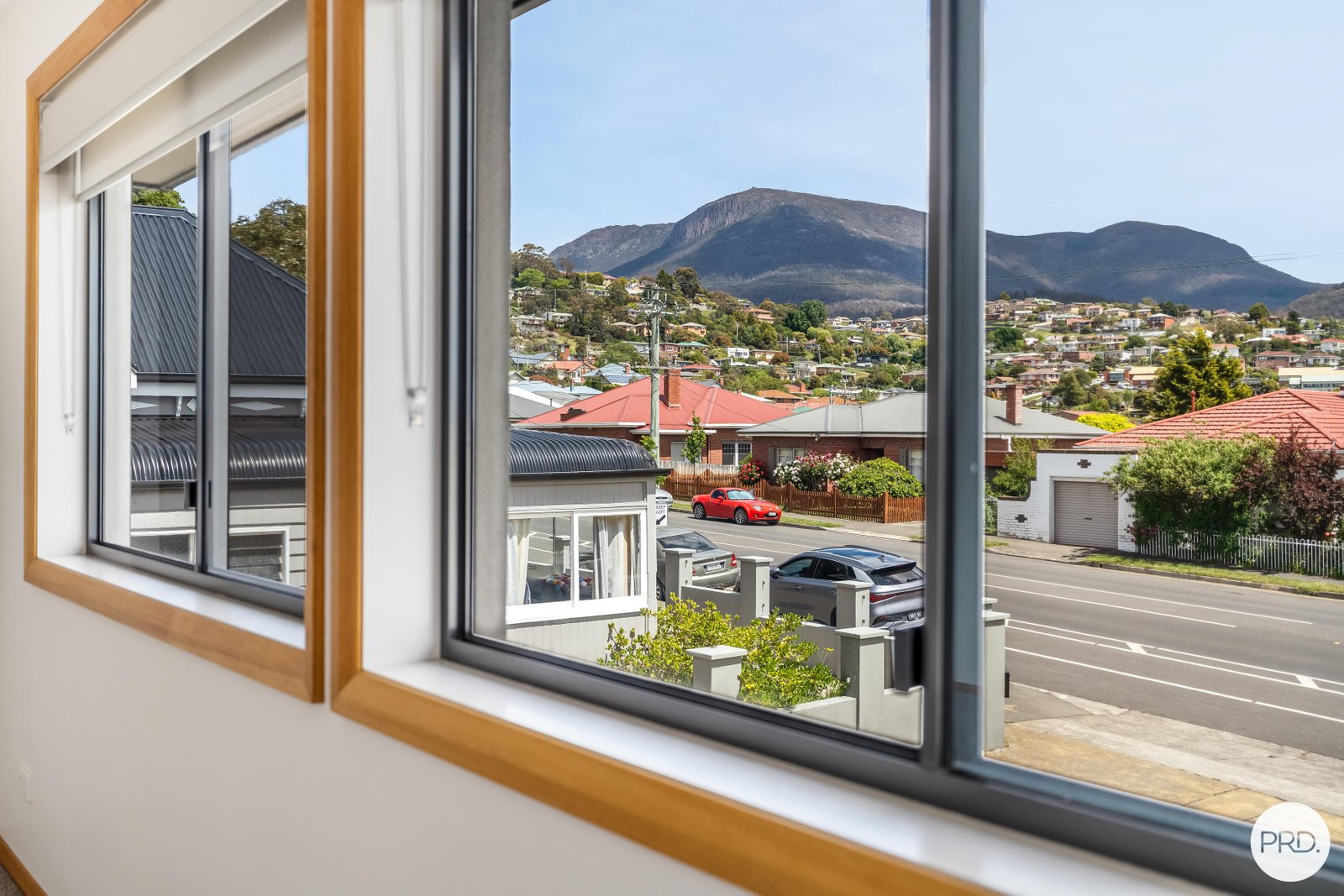 1/71 Giblin Street LENAH VALLEY 7