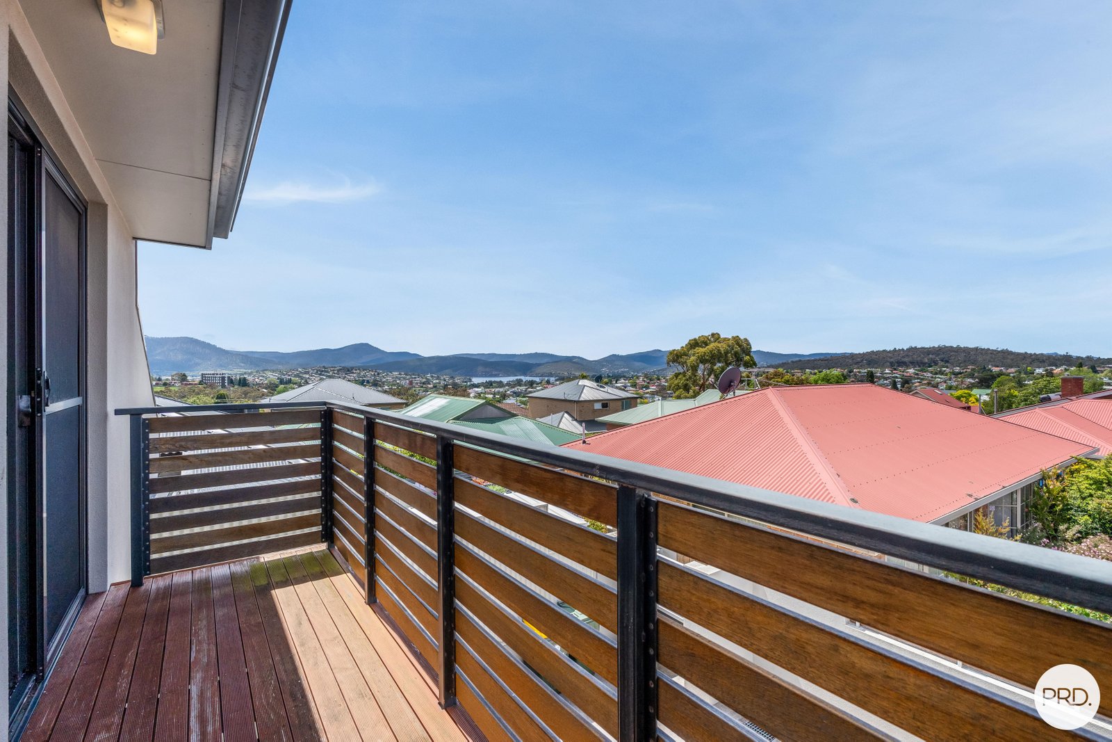 1/71 Giblin Street LENAH VALLEY 9