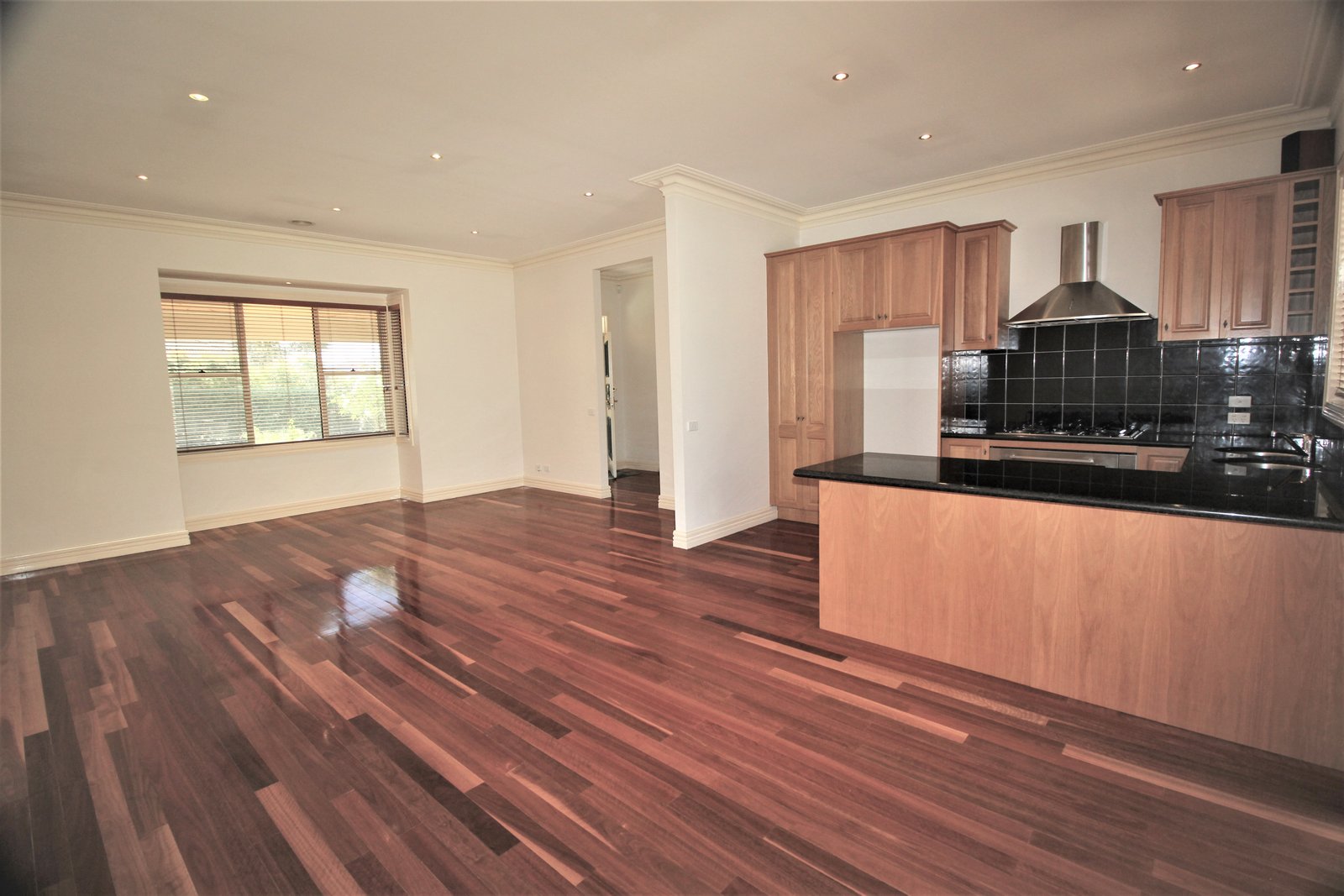 Gallery: 1/71 Macrina Street