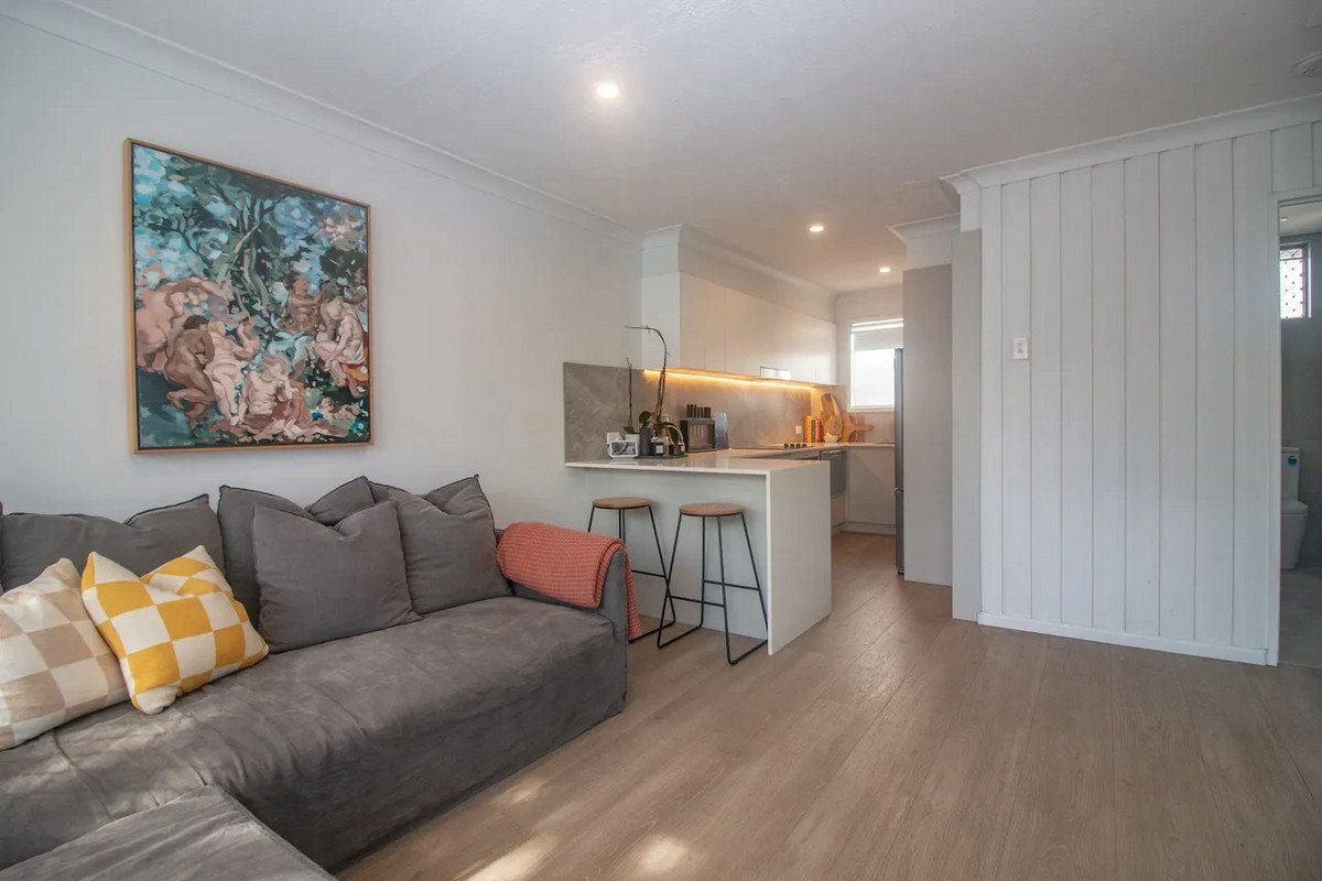 1/71 Sunshine Parade Miami 8