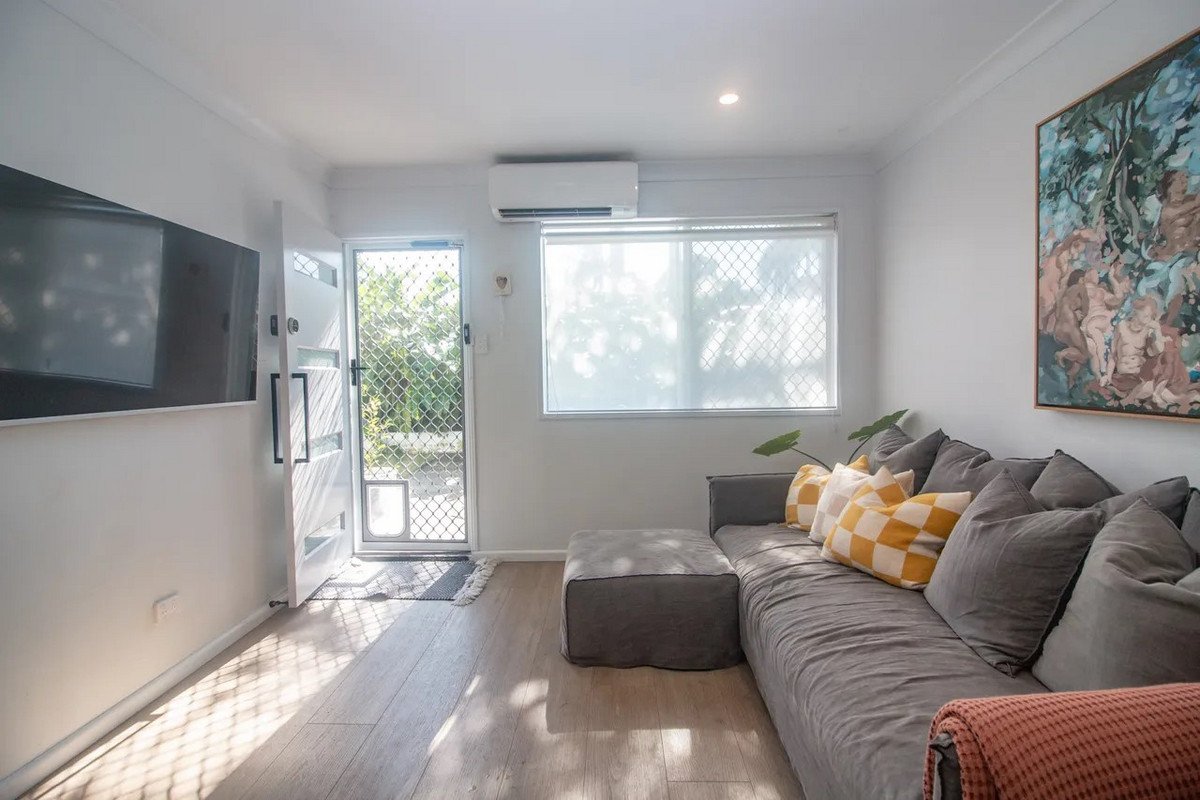 1/71 Sunshine Parade Miami 7