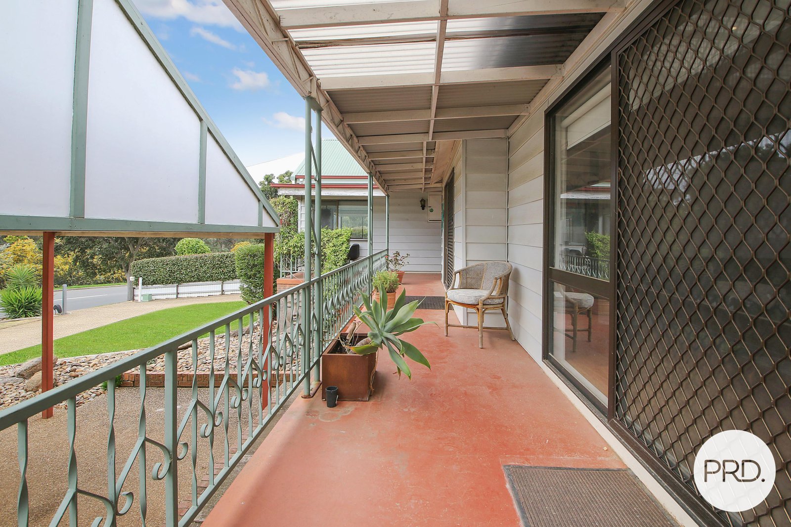1/711 Centaur Road HAMILTON VALLEY 8