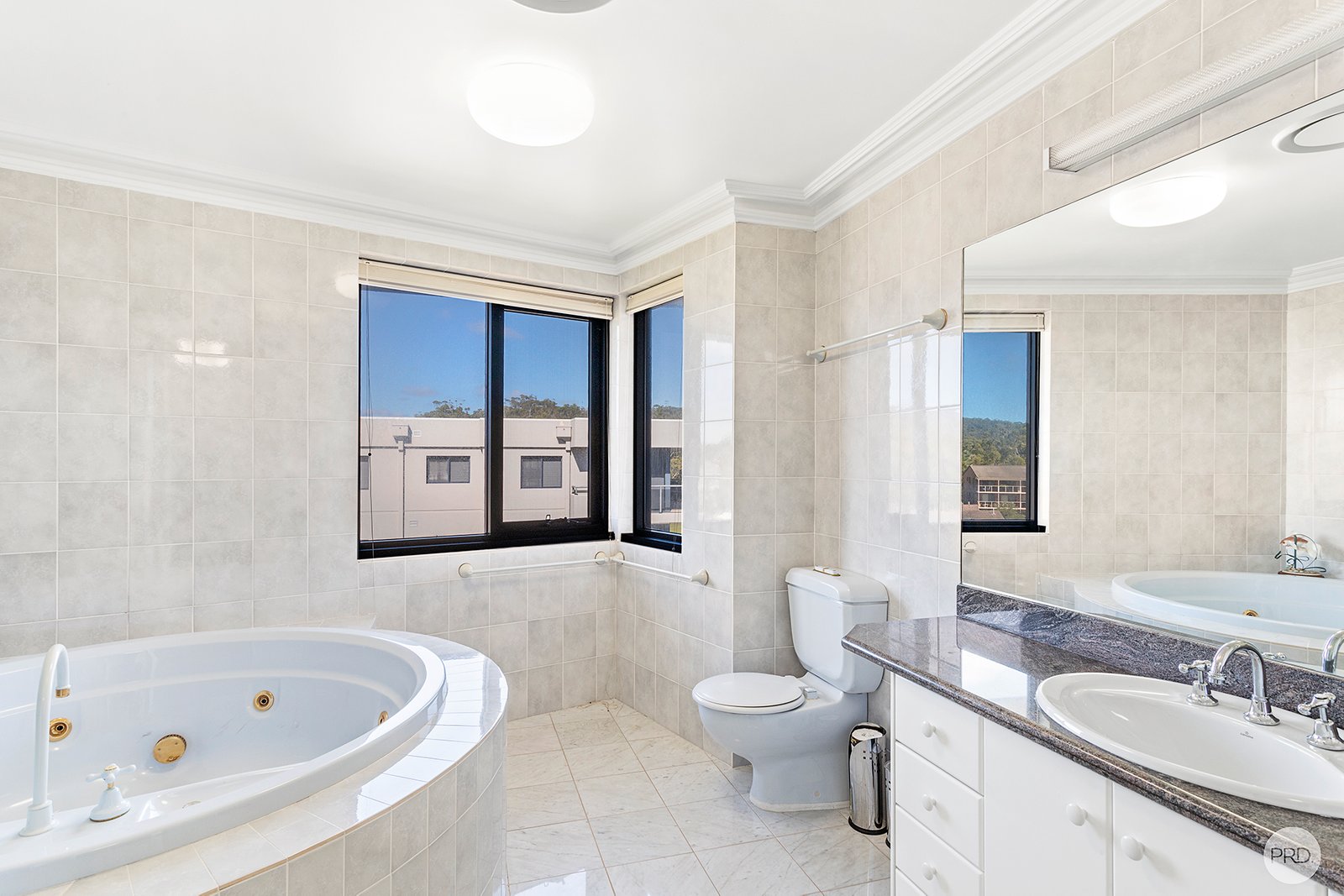 17/11 Columbia Close NELSON BAY 18