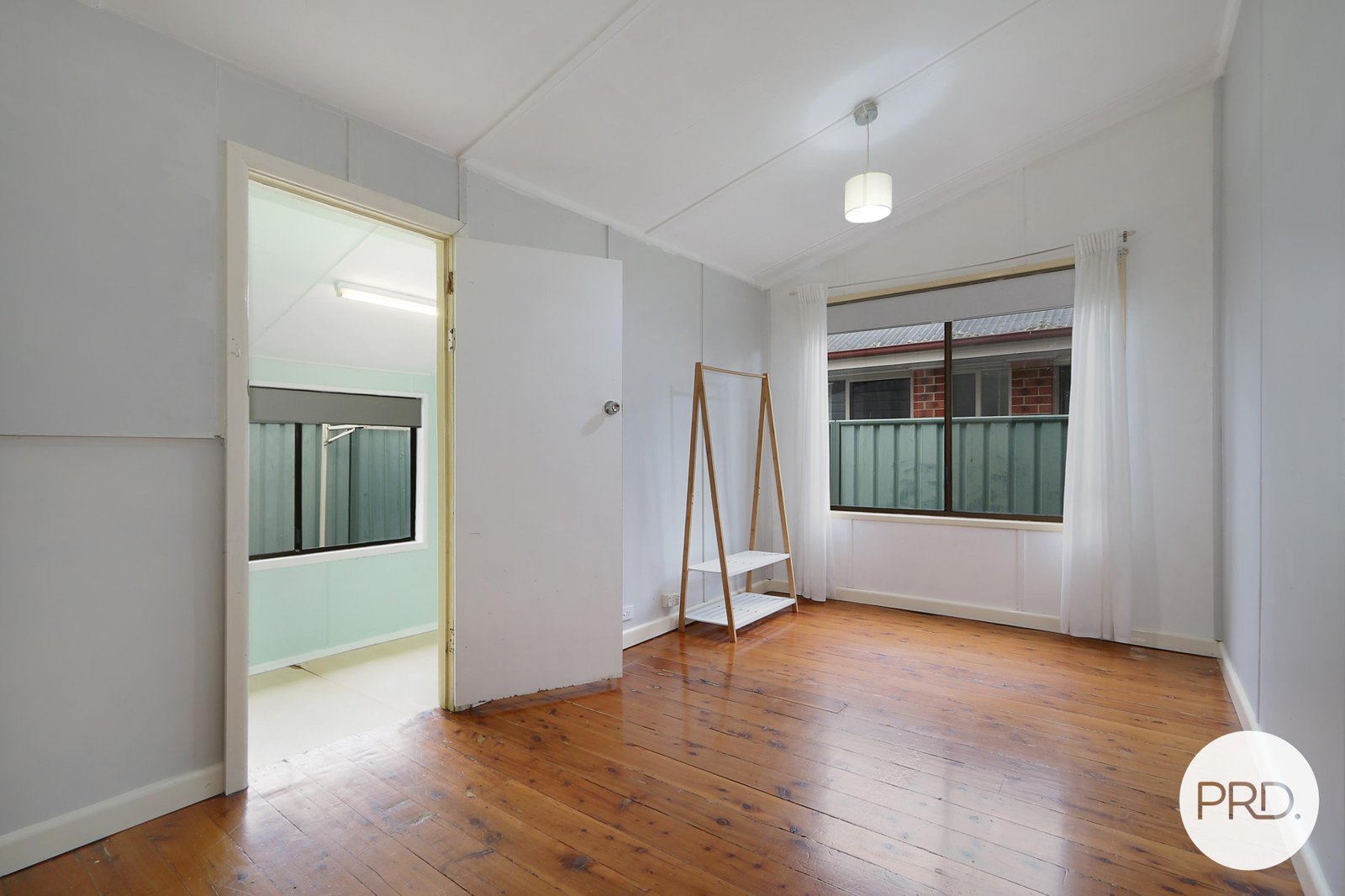 1/711 East Street EAST ALBURY 5