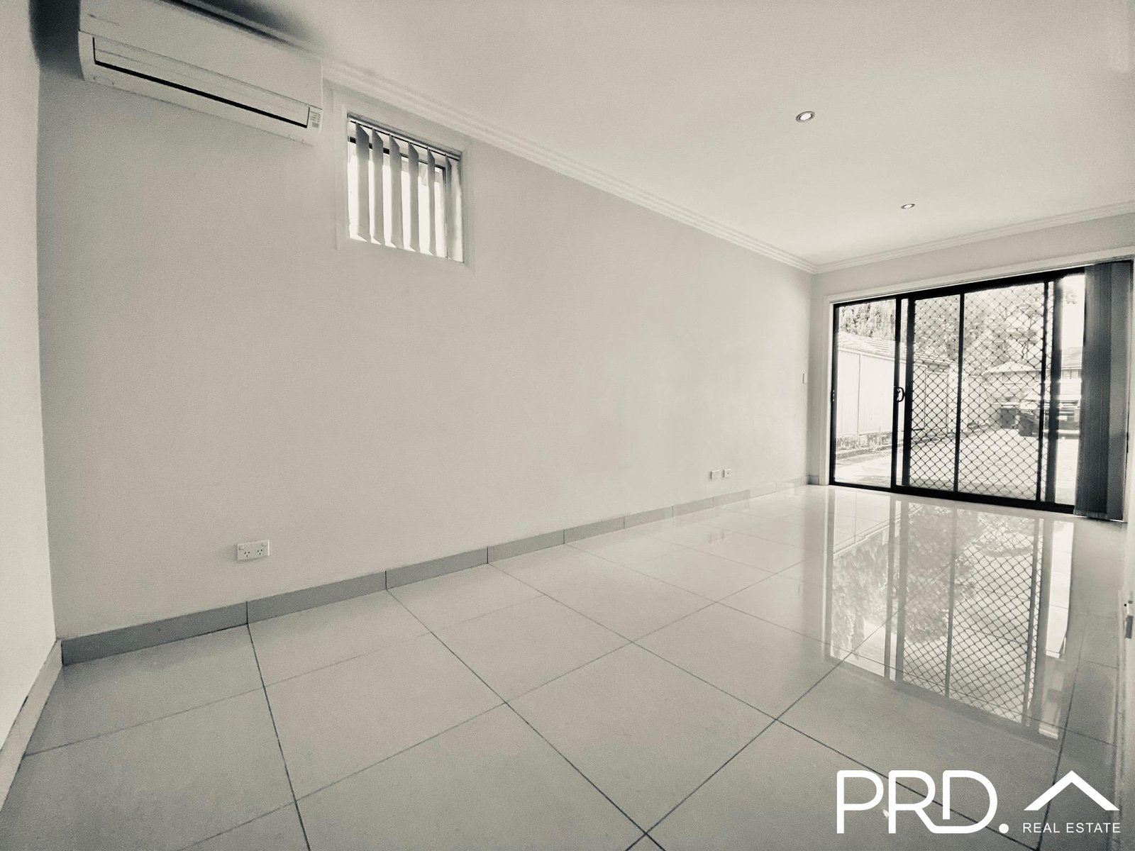 1/711 Henry Lawson Drive EAST HILLS 4