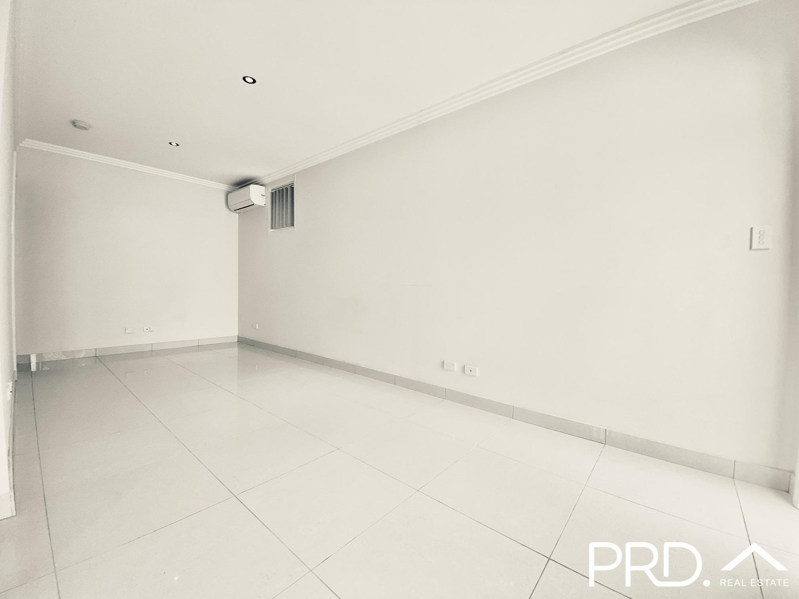 1/711 Henry Lawson Drive EAST HILLS 5