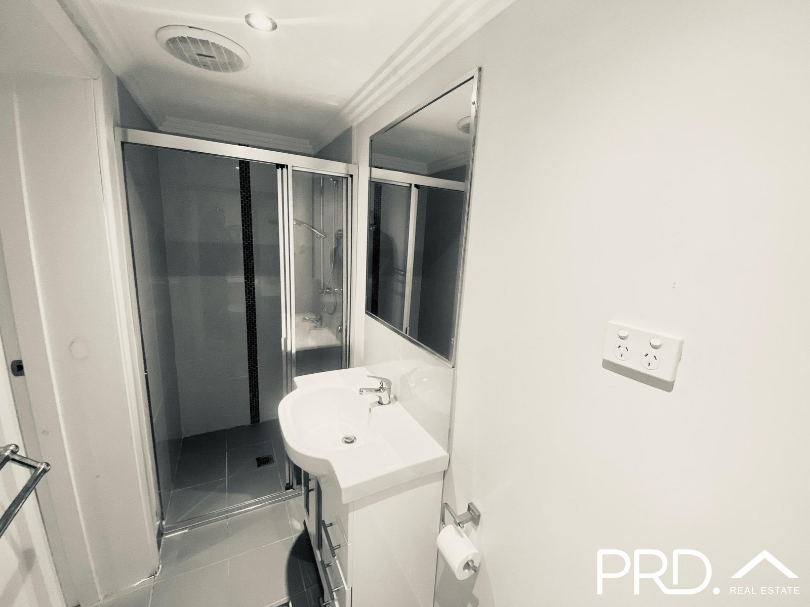 1/711 Henry Lawson Drive EAST HILLS 6