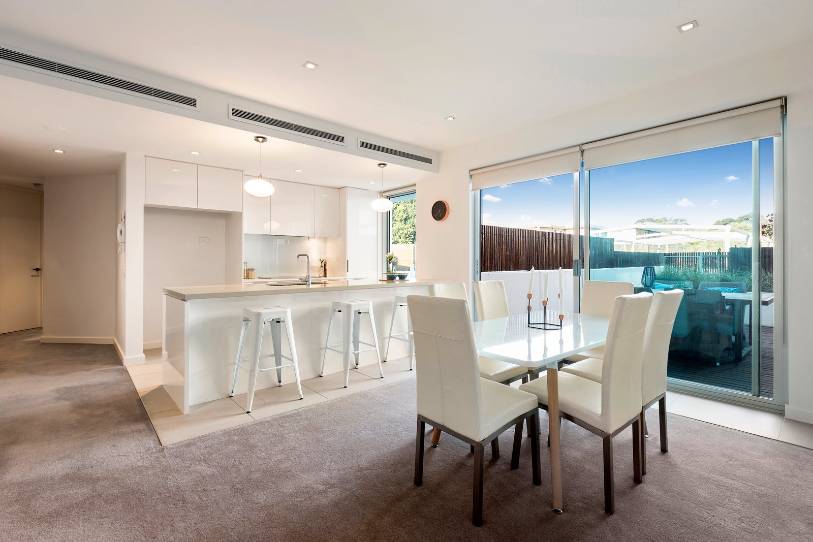 Gallery: 17/15 Beach Road