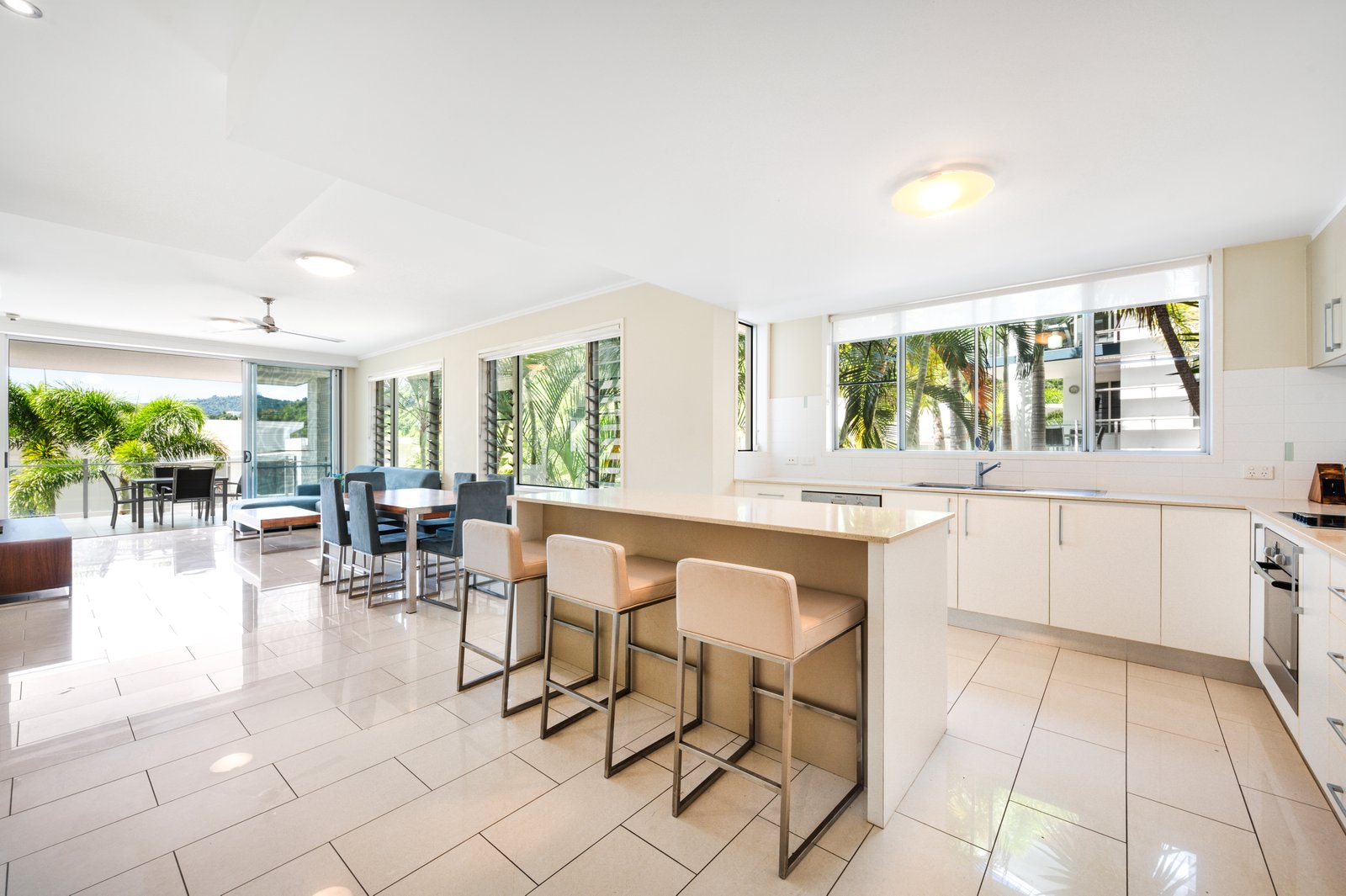 17/15 Flame Tree Court AIRLIE BEACH 2