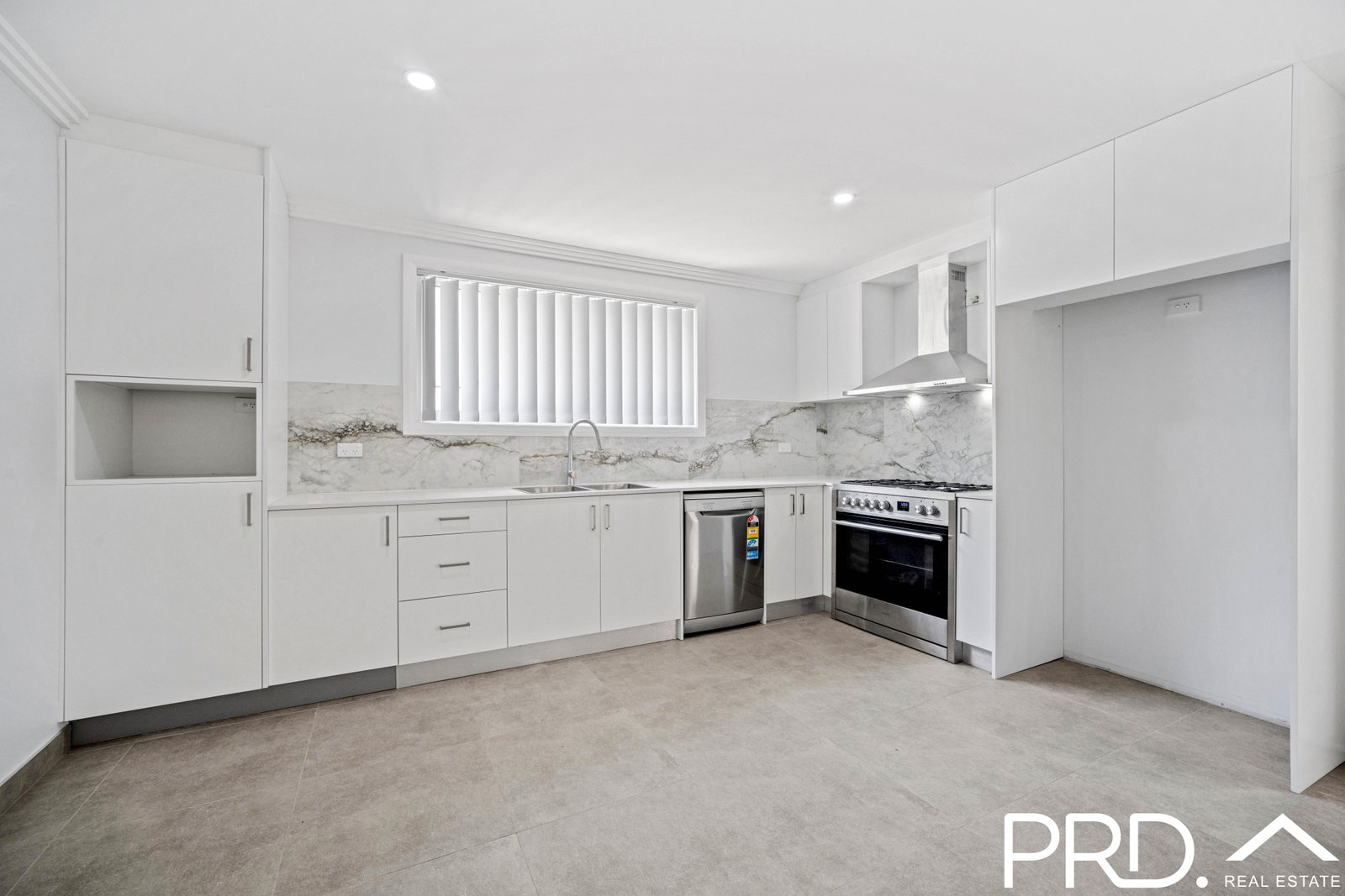 1/715 Henry Lawson Drive EAST HILLS 2