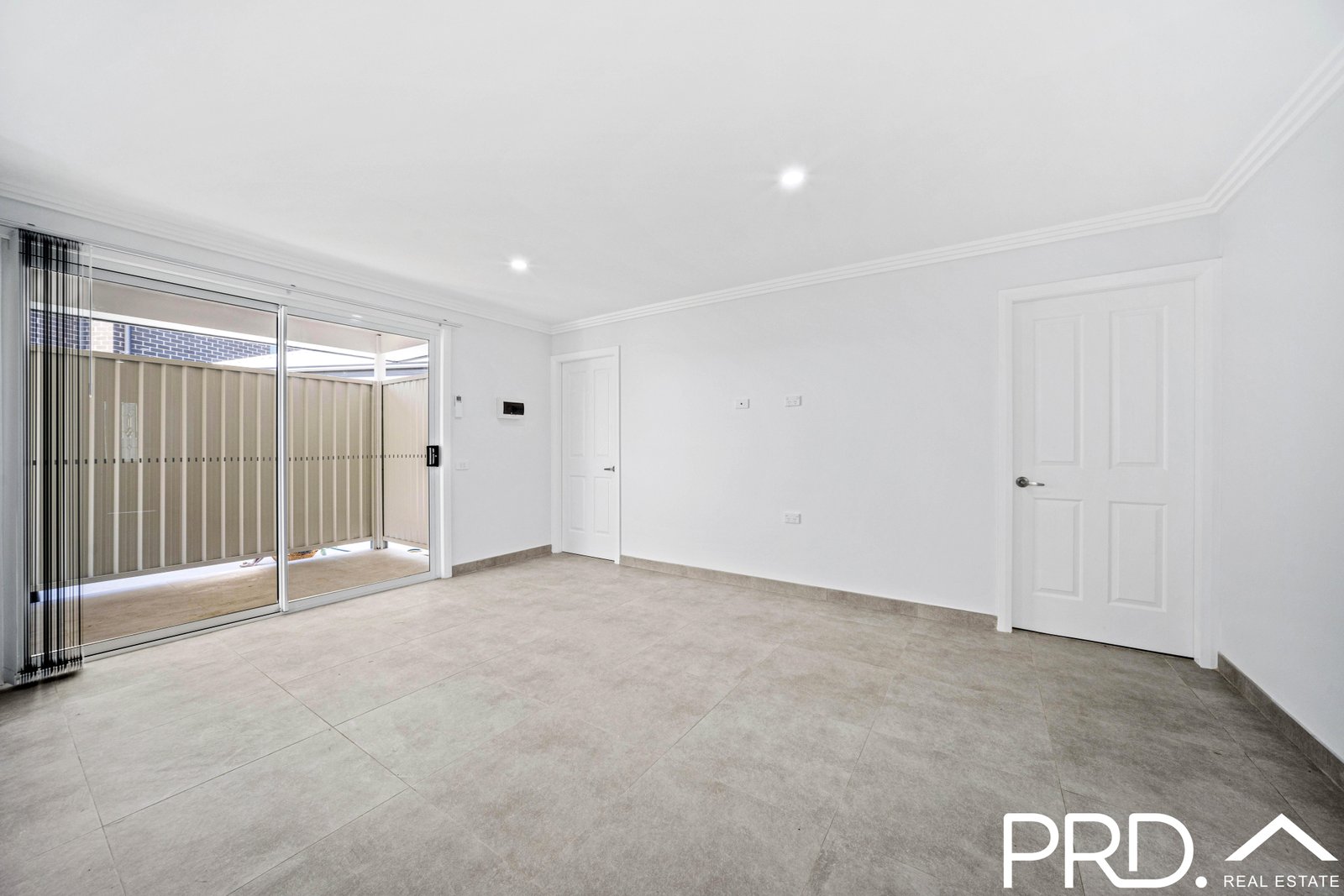 1/715 Henry Lawson Drive EAST HILLS 3