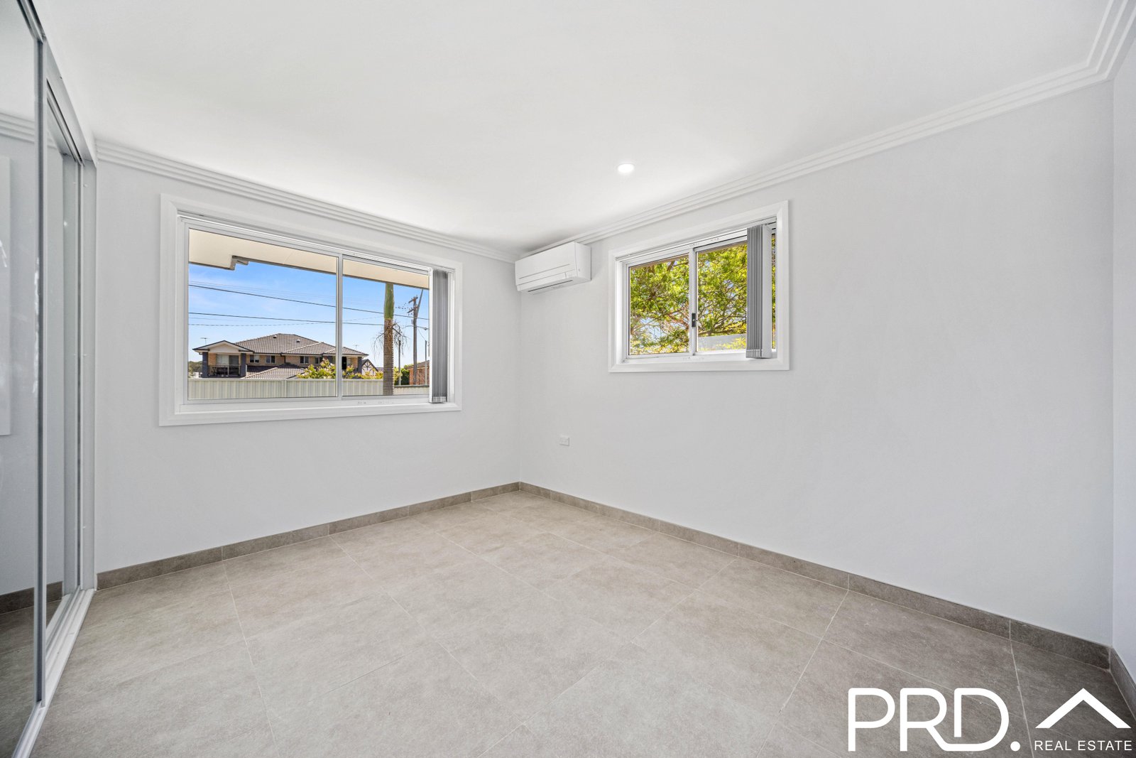 1/715 Henry Lawson Drive EAST HILLS 4