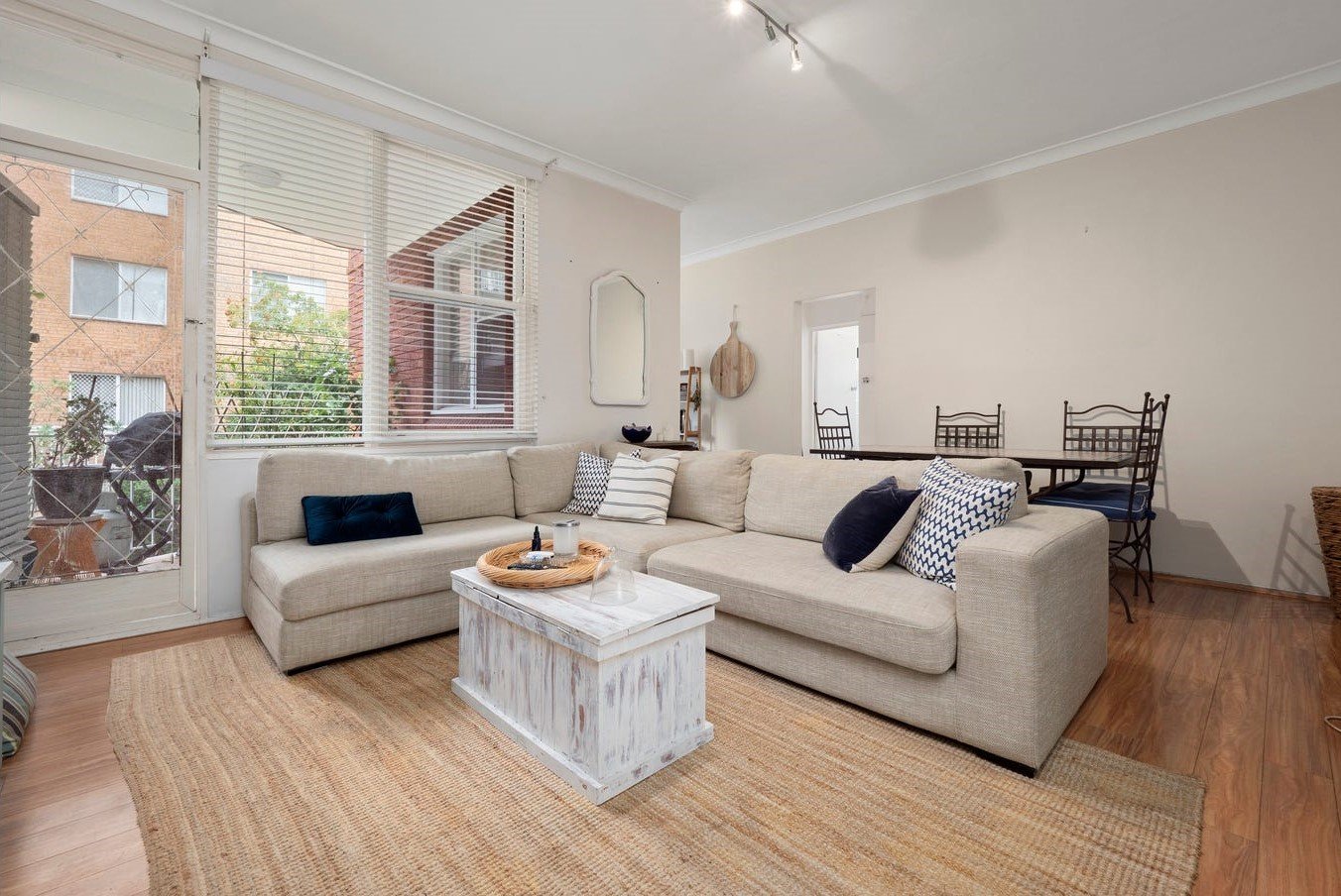 17/154-156 Chuter Avenue SANS SOUCI 1