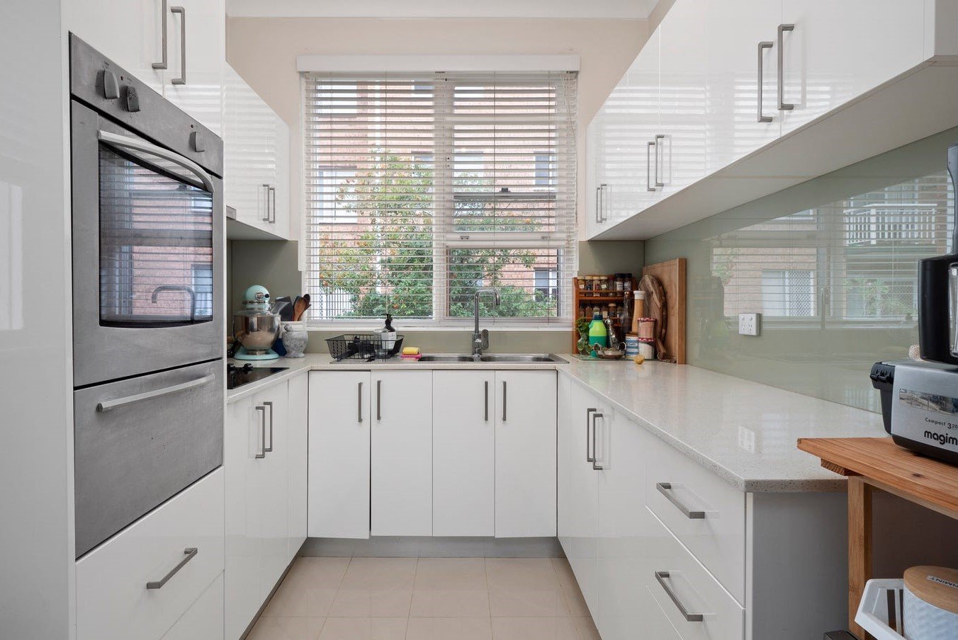 17/154-156 Chuter Avenue SANS SOUCI 2