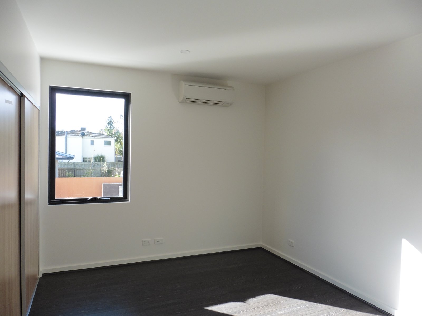 Gallery: 17/167 Beach Road