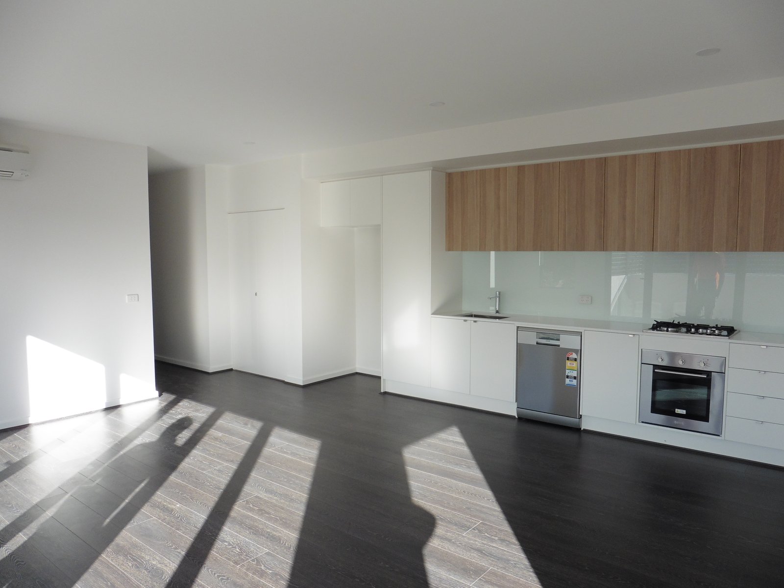 Gallery: 17/167 Beach Road