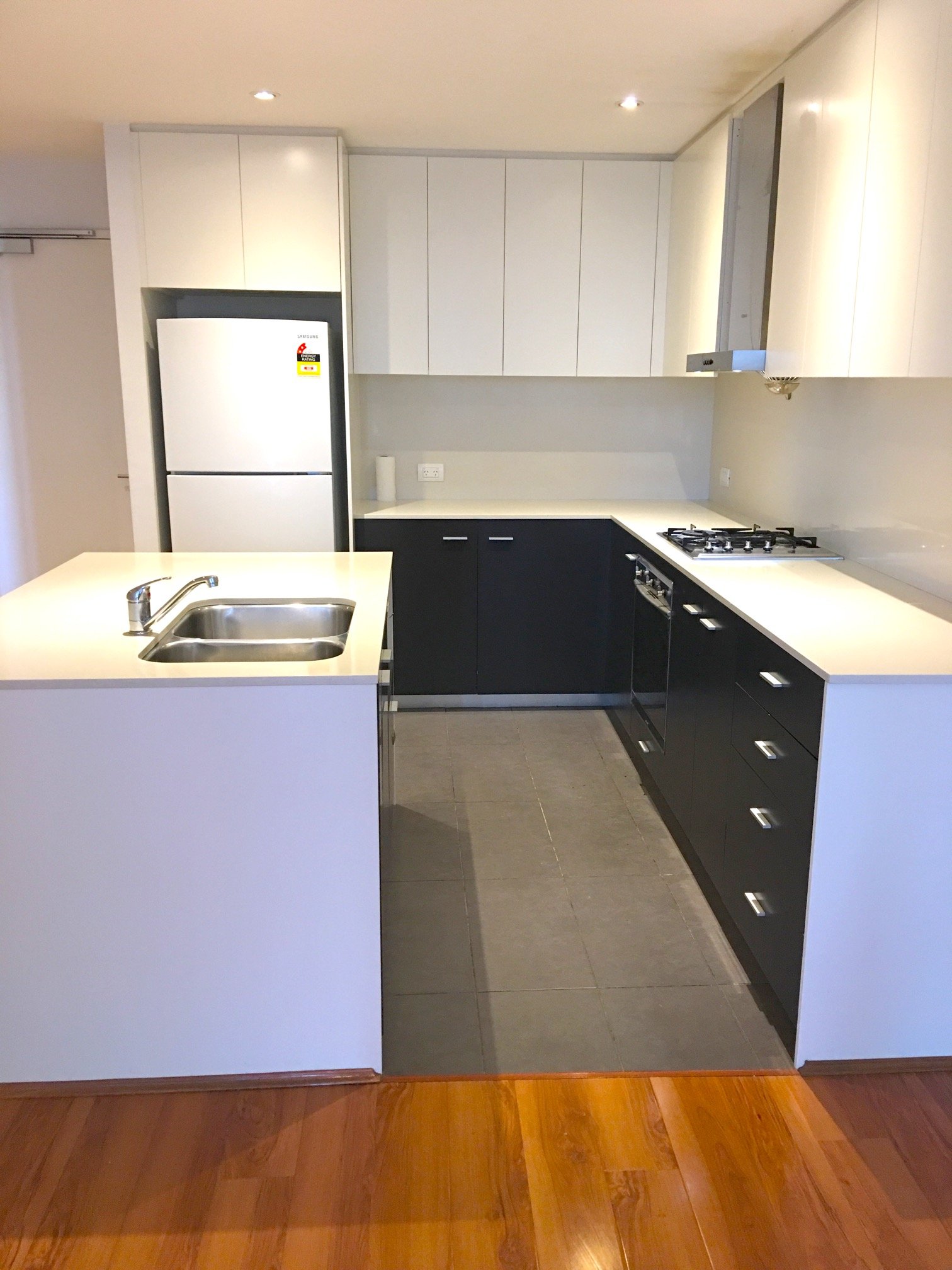 17/18 Market St  ROCKDALE 4