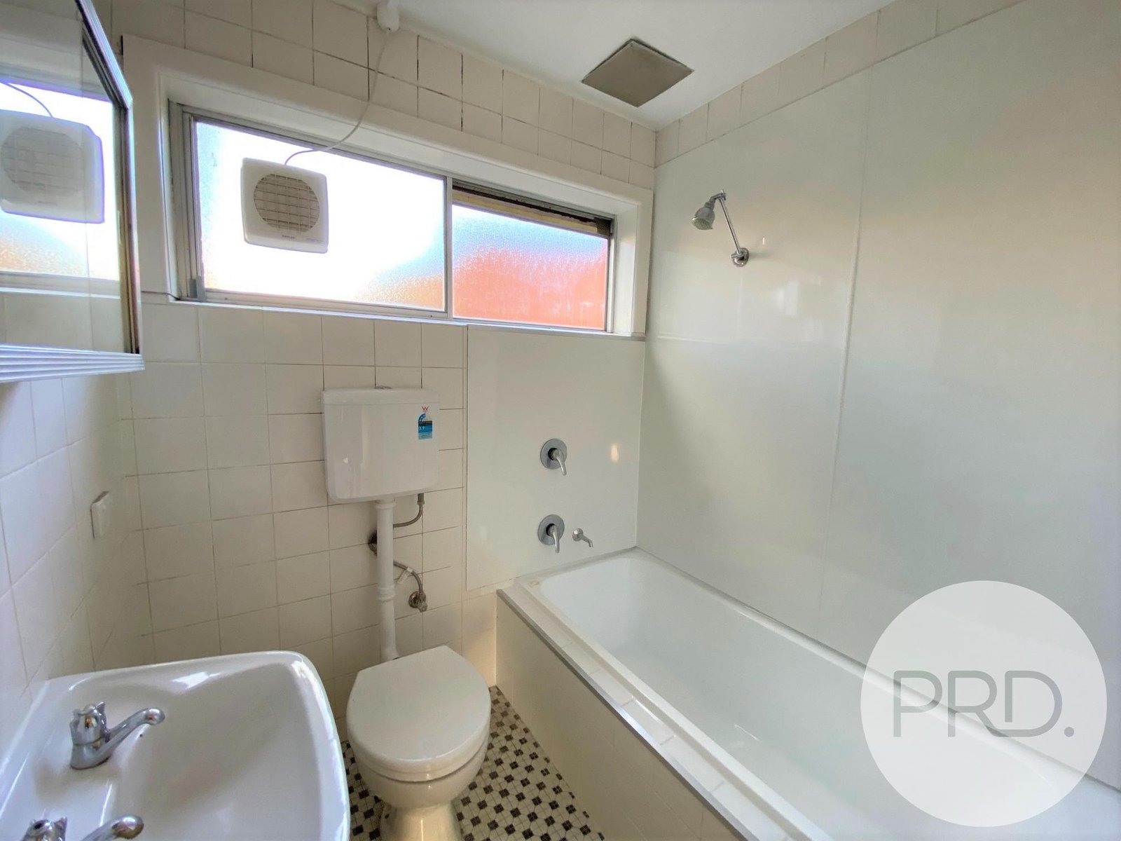 17/19 Queen Street SANDY BAY 8