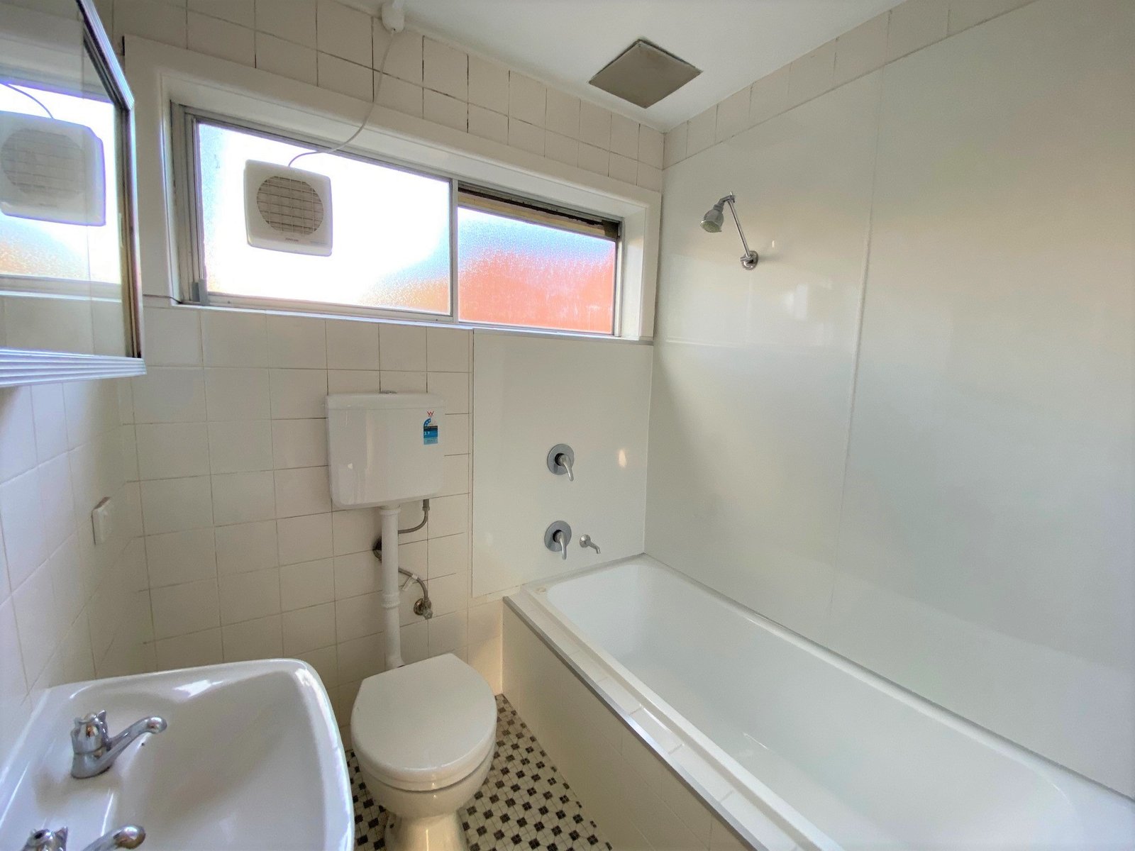 17/19 Queen Street SANDY BAY 8