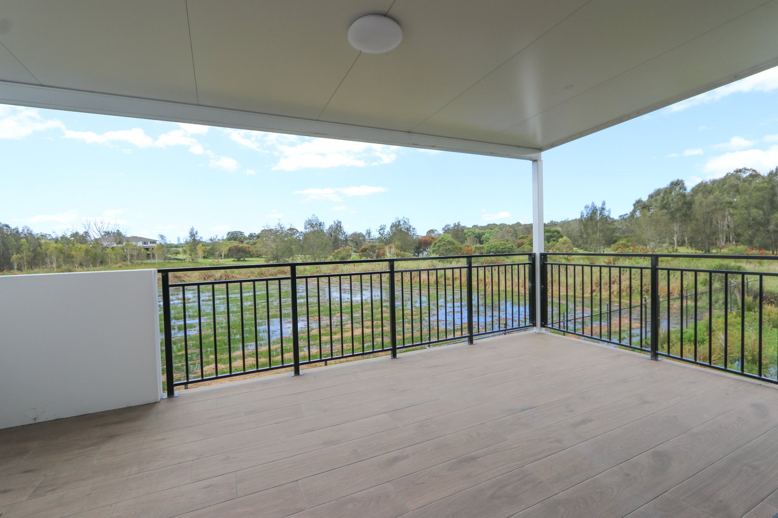 17/19 Sunrise Court MERRIMAC 9