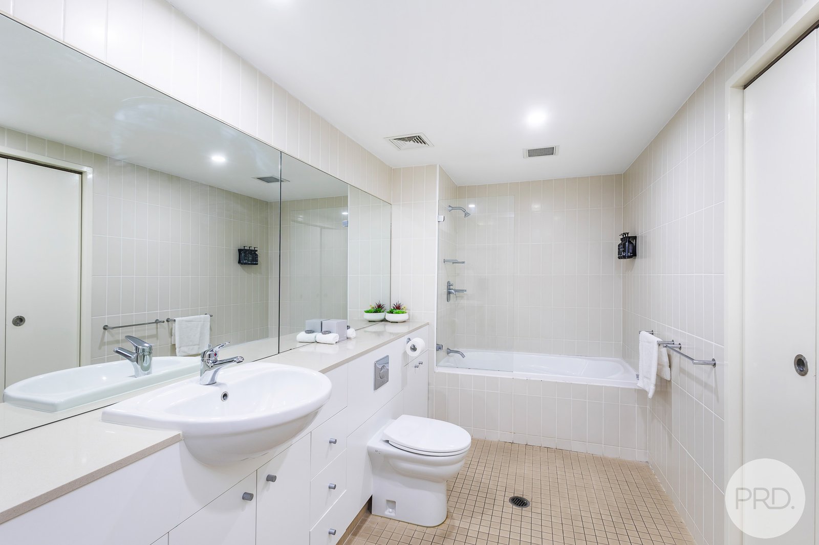 17/1a Tomaree Street,  NELSON BAY 15