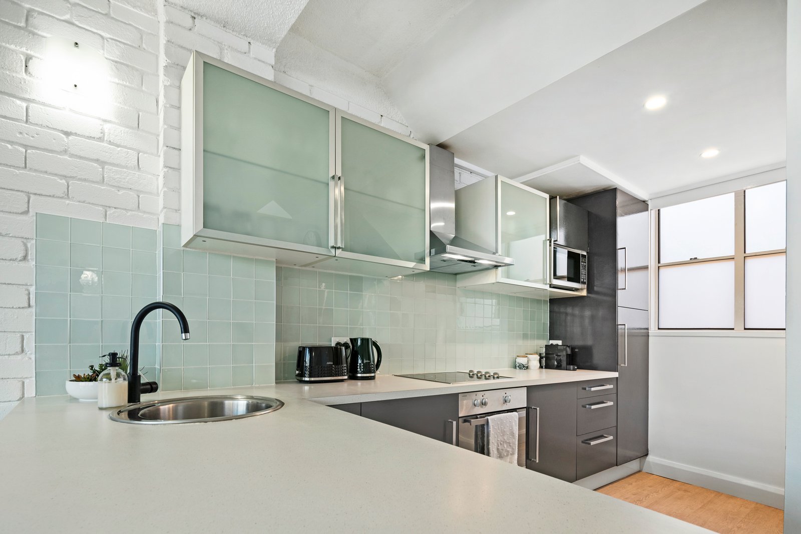 17/2 Lewis Street AIRLIE BEACH 6