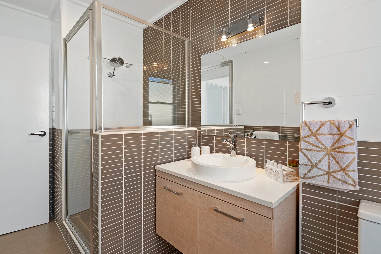 17/2 Lewis Street AIRLIE BEACH 9