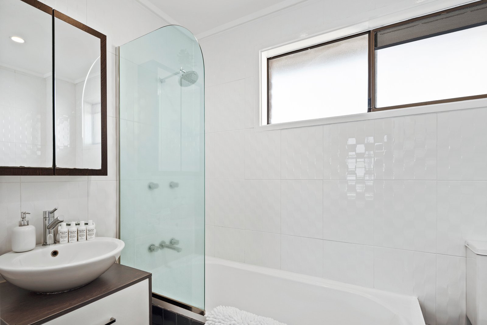 17/2 Lewis Street AIRLIE BEACH 11