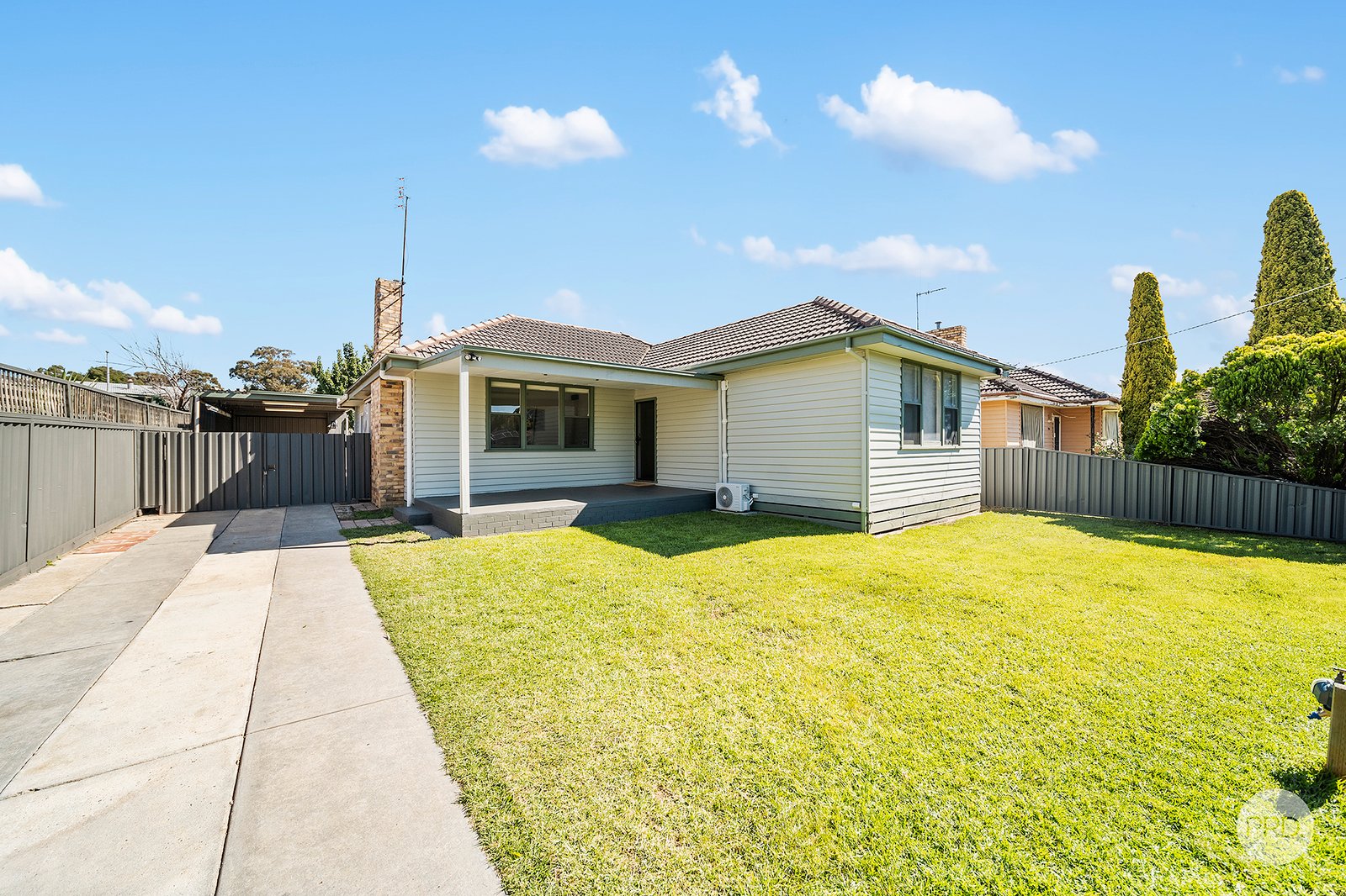 172 Mackenzie Street West  GOLDEN SQUARE 1
