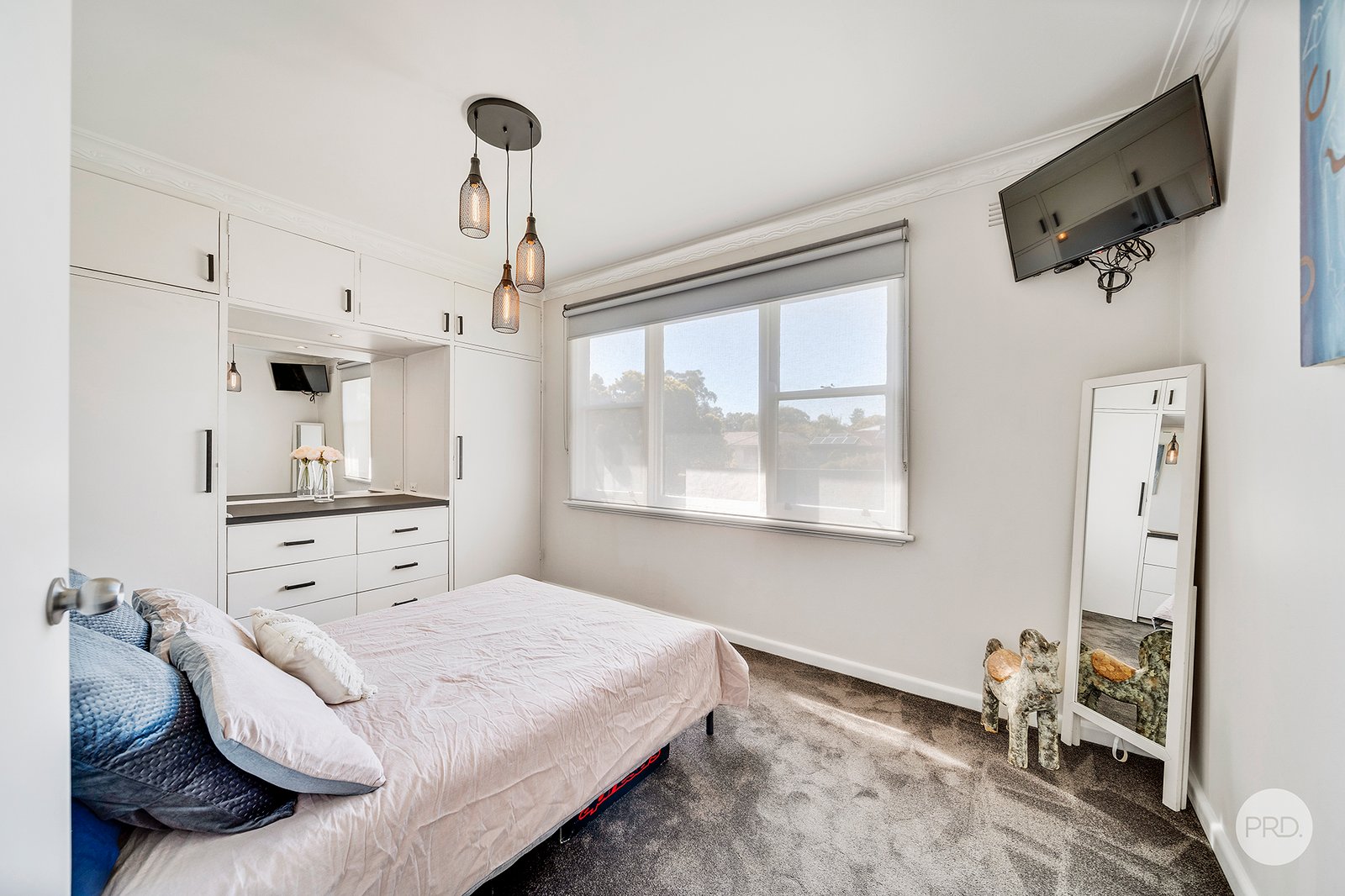 172 Mackenzie Street West  GOLDEN SQUARE 5