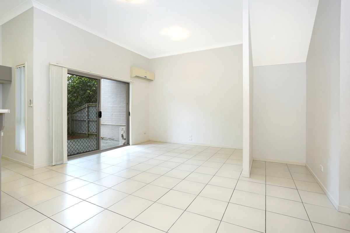 17/2 Sangster Crescent PACIFIC PINES 3